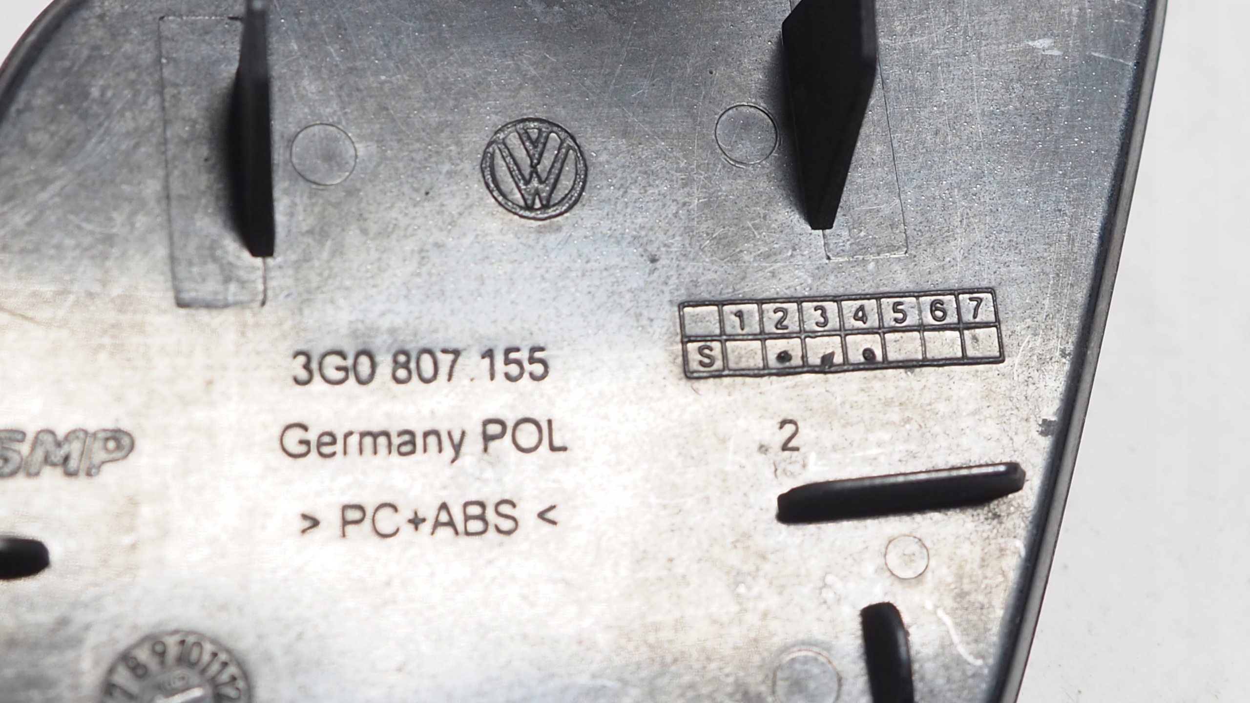 VW Passat B8 fedél lökhárítónak eleje 3G0807155