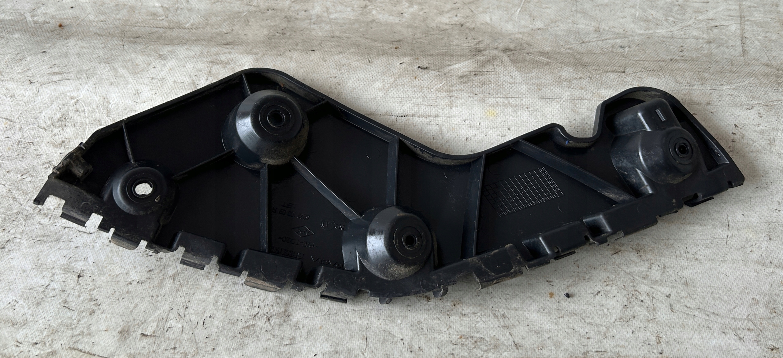 bumper bracket left rear part DACIA DUSTER and 622210009R