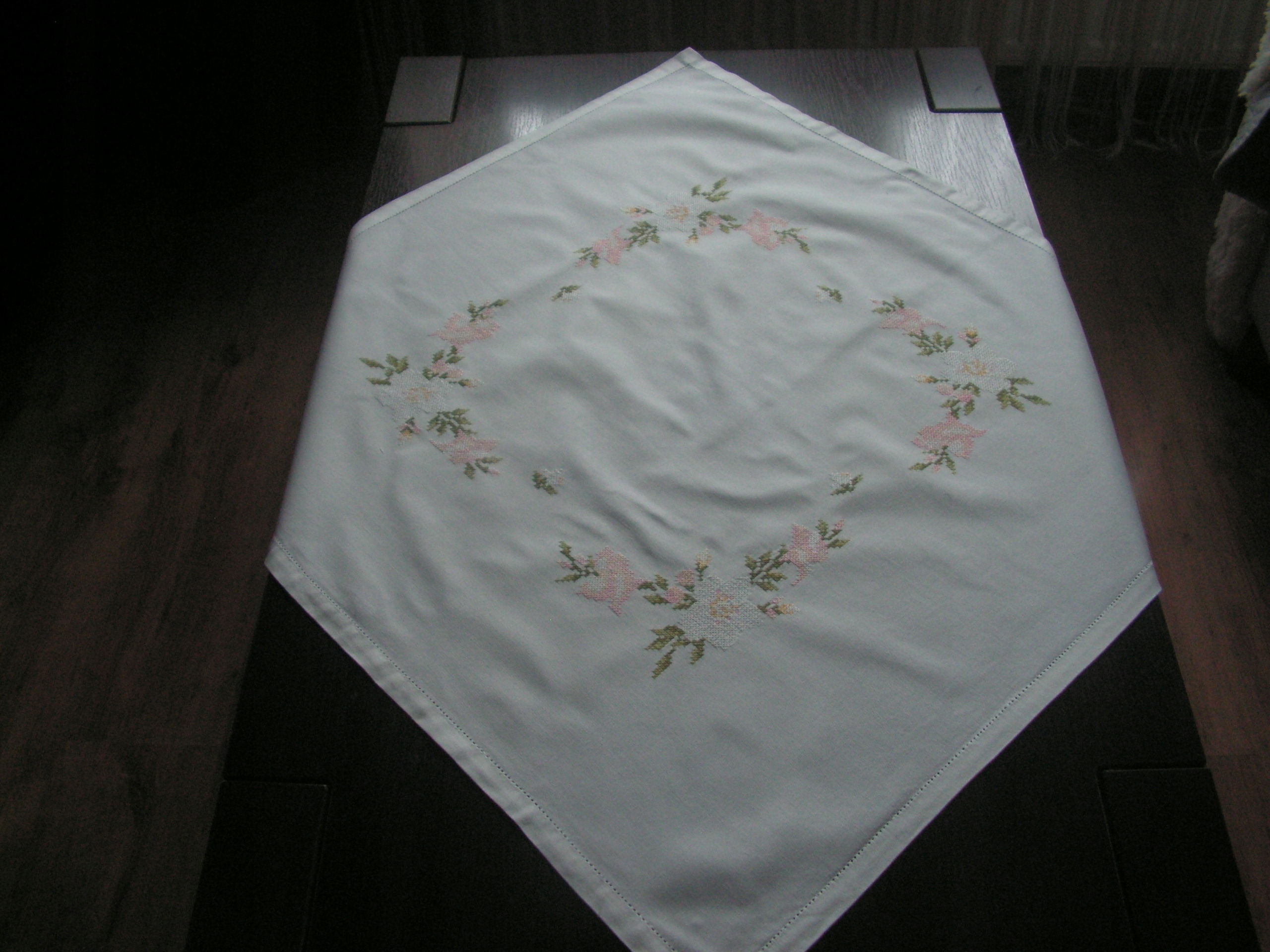 Милая Вышитая Скатерть