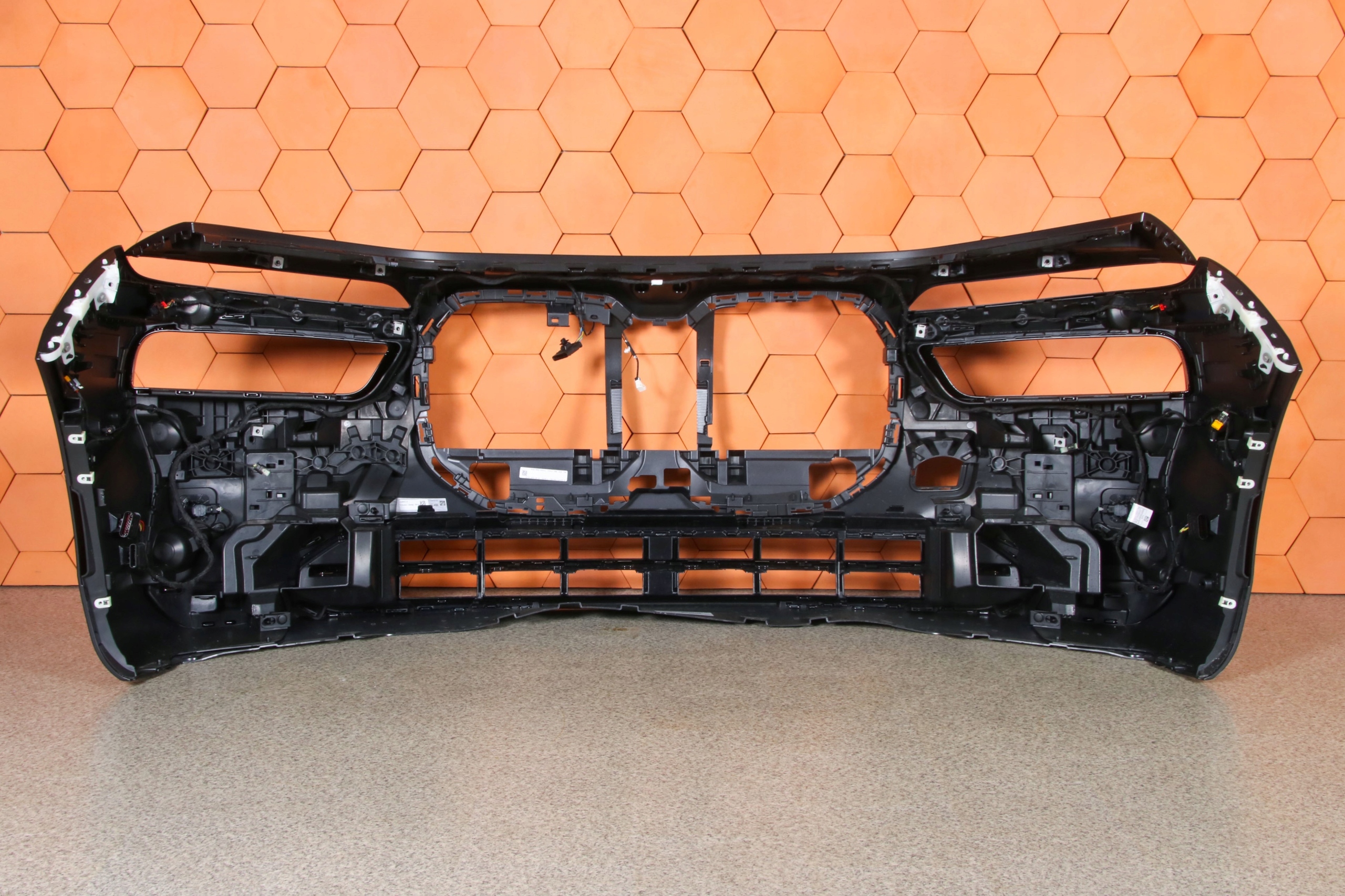 BMW 7 G70 i7 bumper front front colour C64