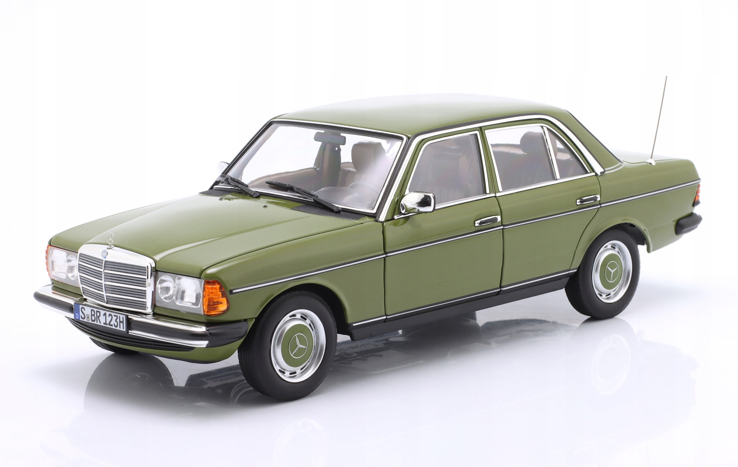 Mercedes-Benz 200 (W123) E-Class Sedan 1980 Agave Green Norev 1:18 Dealer
