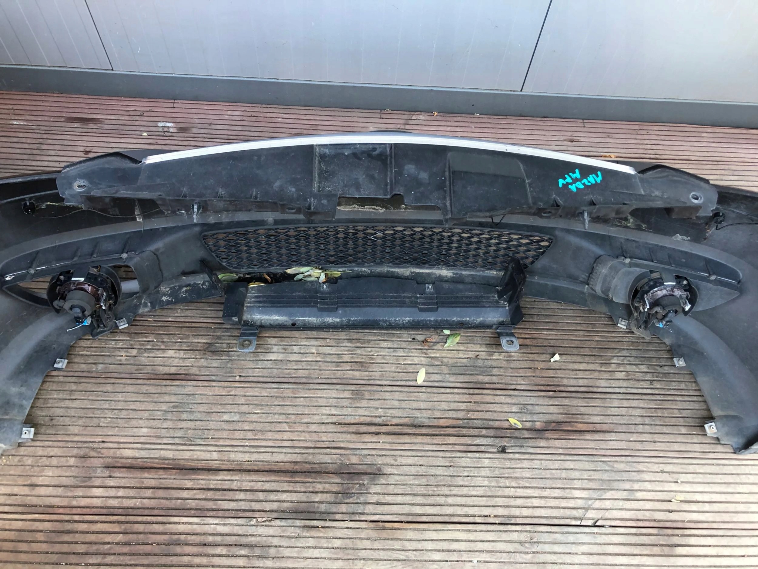 MAZDA MPV kompletní nárazník předek PDC