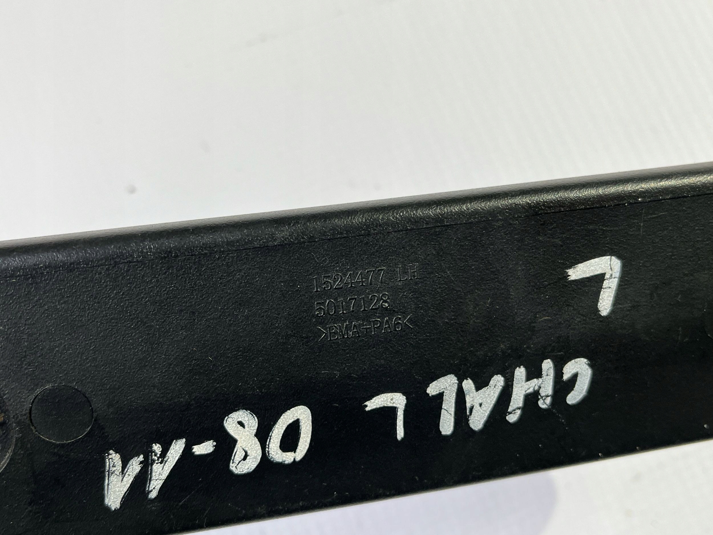 Podajnik supports safety left driver´s Dodge Challenger 2008-2010