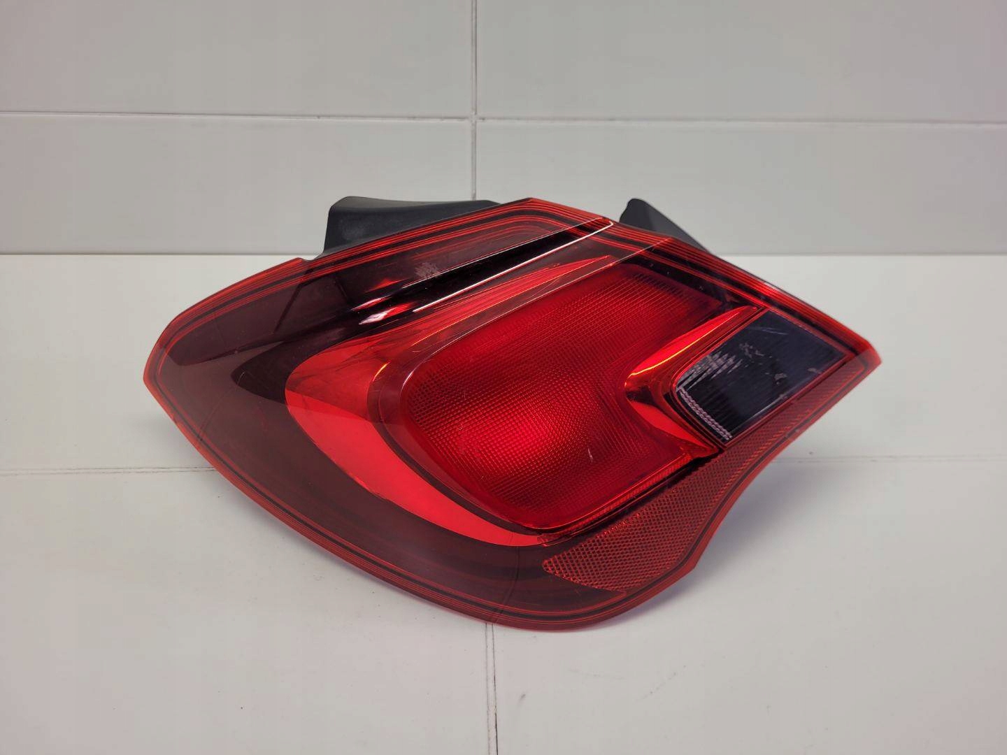 light rear left side Opel Corsa E 2016 39012621