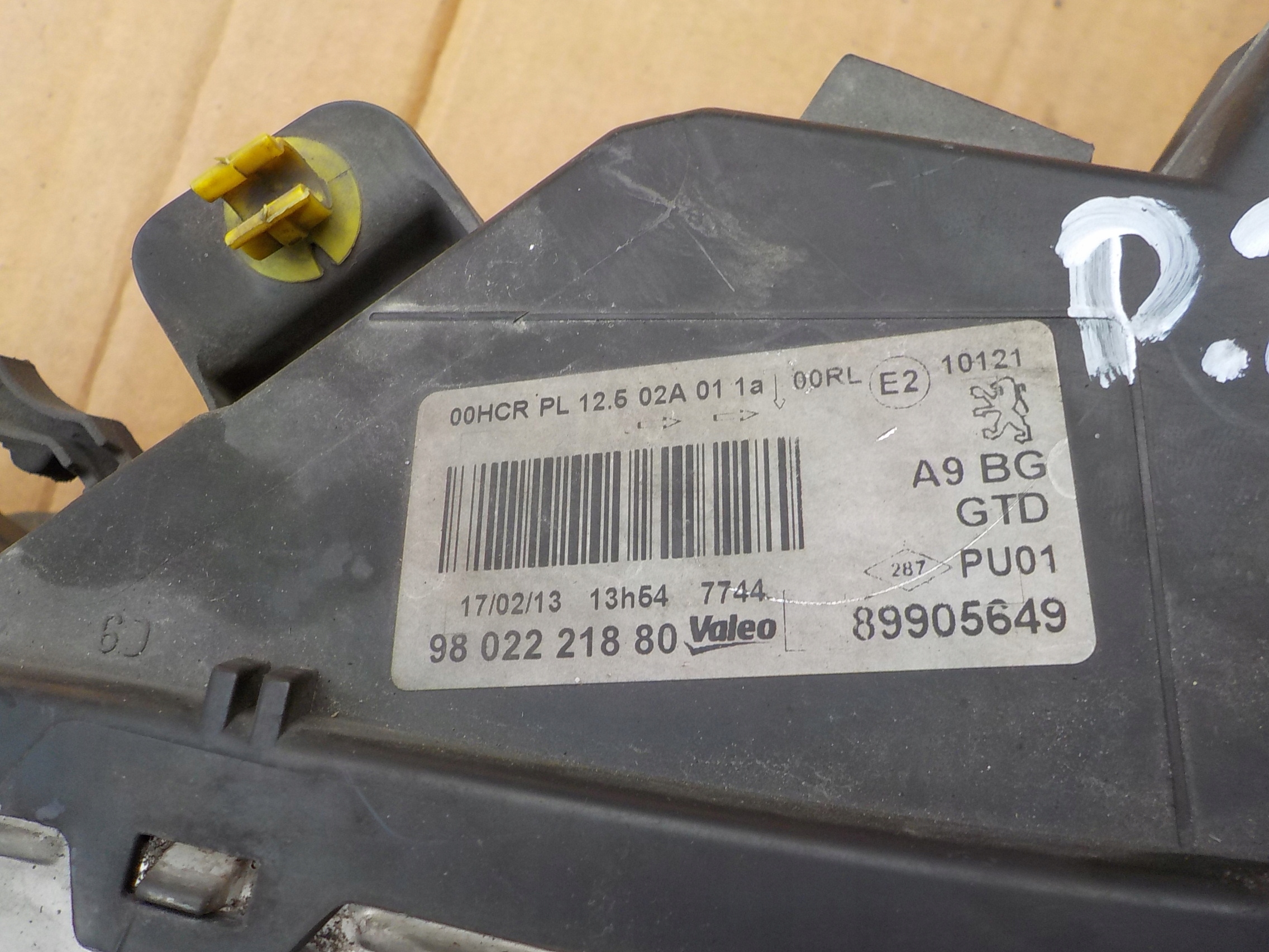 light left front peugeot 208 and 2013r EUROPA 9802221880