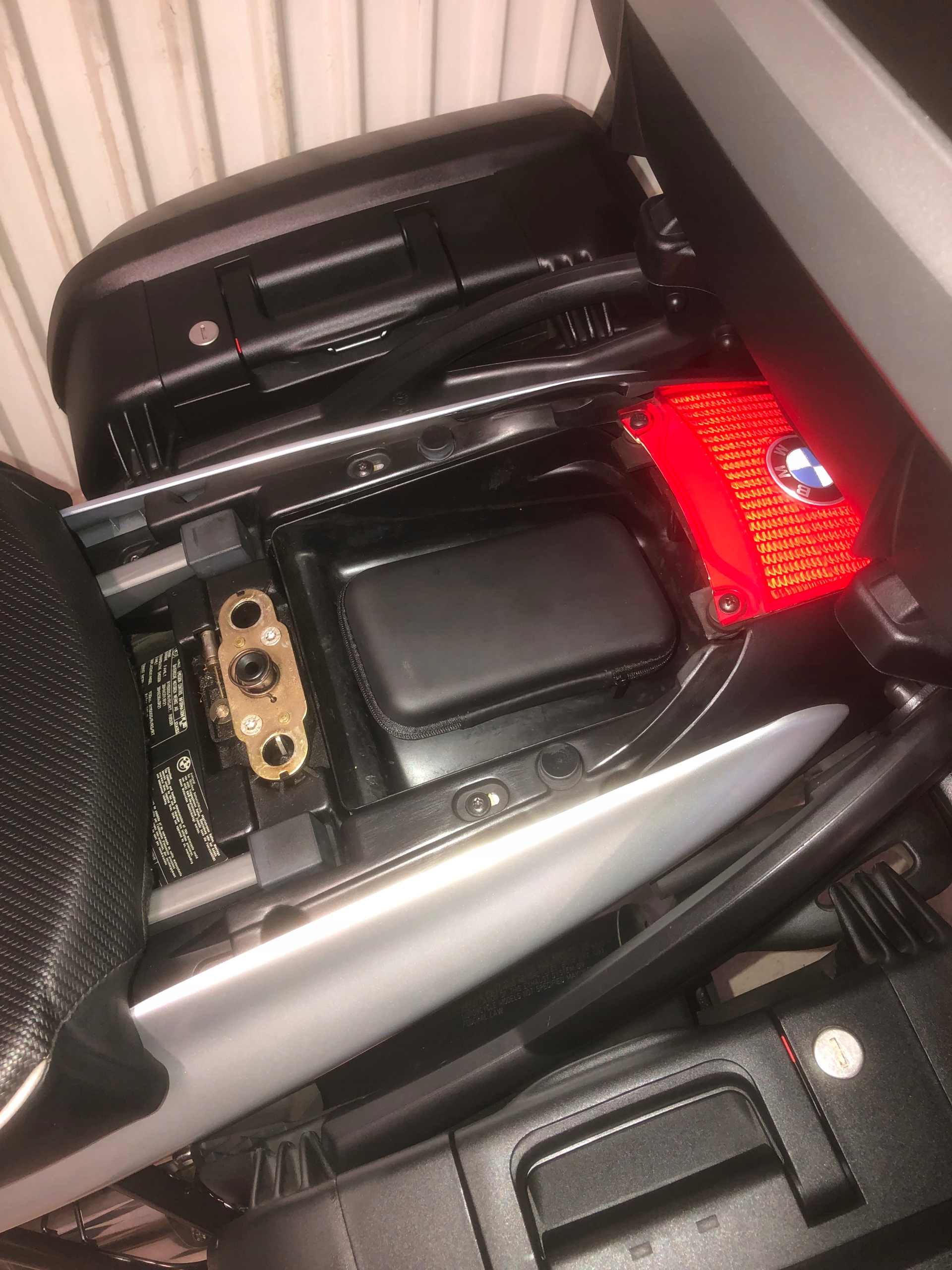 DUŻY SAMOCHODOWY MOTOCYKLOWY ZESTAW NAPRAWCZY DO OPON KÓŁ + NABOJE CO2 BEZD Marka Redats