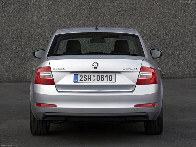 Skoda OCTAVIA III HB Sedan - LISTWA CHROM NA KLAPE