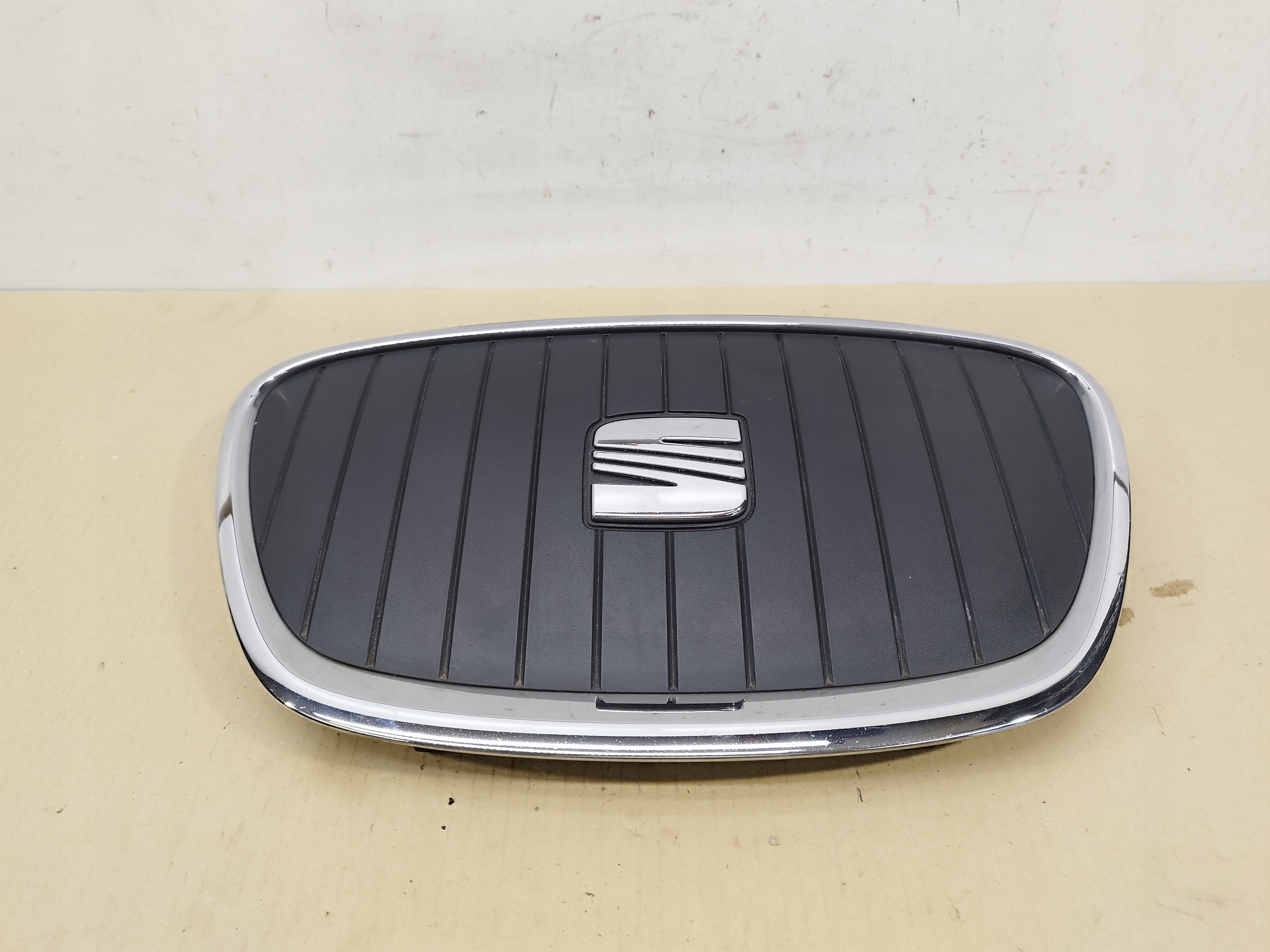 решетка радиатора бампер перед seat Leon II рестайлинг года 2009-2012 1P0853654D
