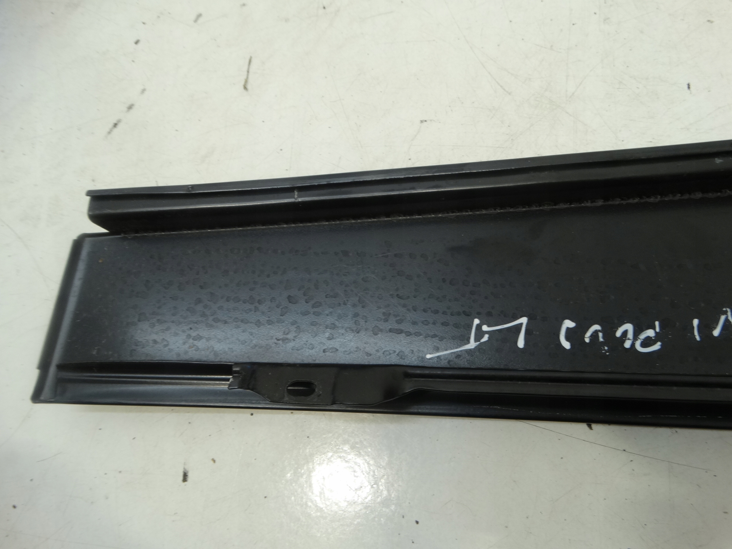 moulding cap door left rear part VOLKSWAGEN GOLF VI plus 5M0839901