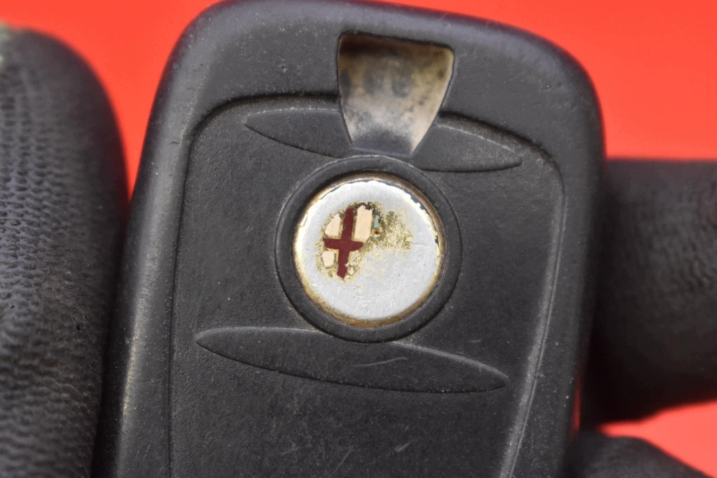 ignition key lock cylinder button START/STOP 1560616200 ALFA ROMEO 159 05