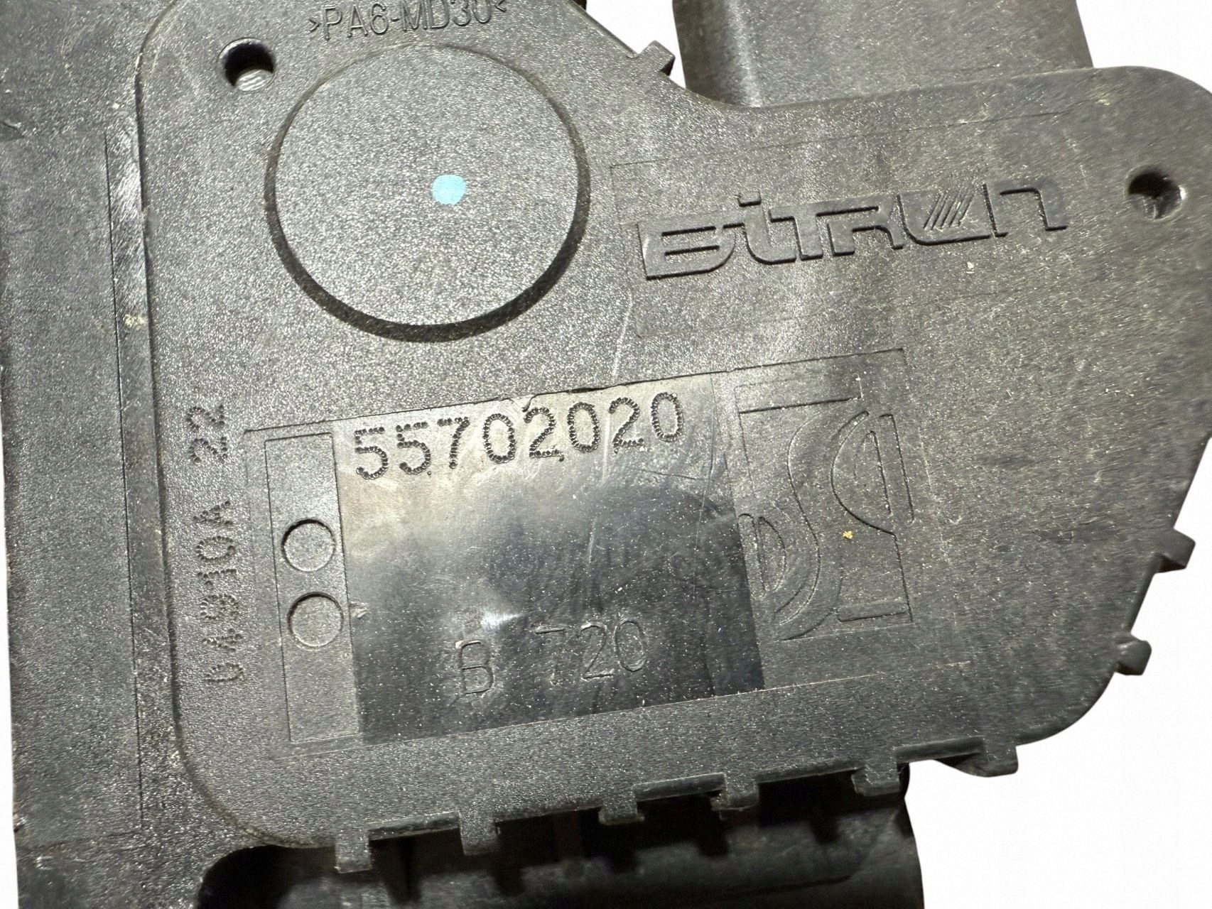 Pedal potentiometer Gas Opel Corsa D 55702020