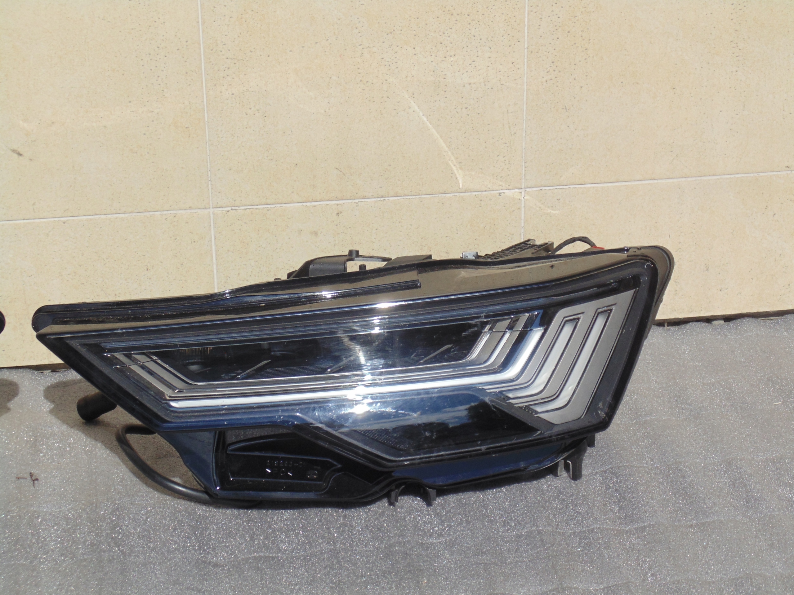 LAMPA LEWA PRAWA FULL LED MATRIX AUDI A6 4K0 20R. Producent części Audi OE
