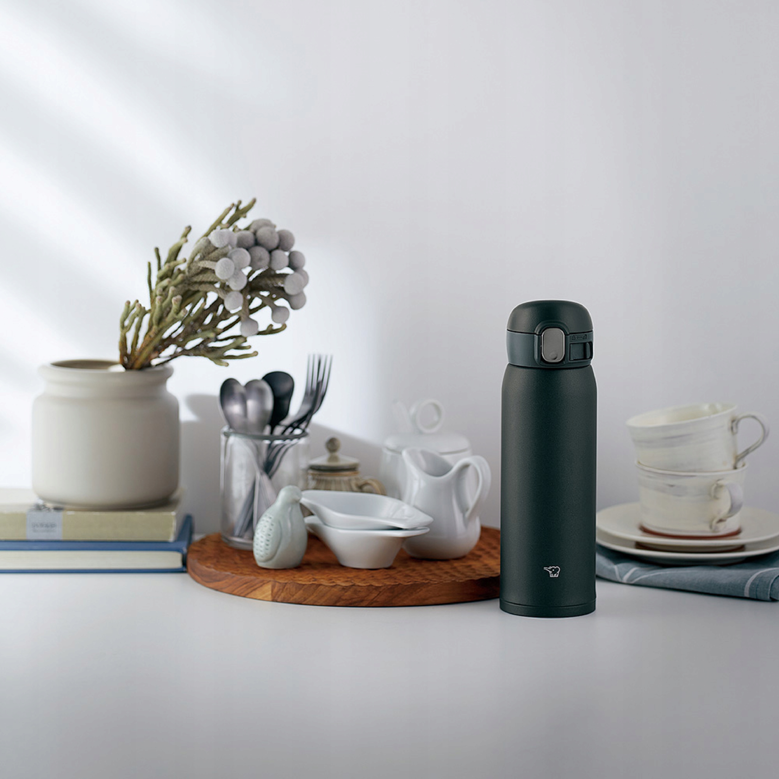 Kubek termiczny bidon termos czarny ZOJIRUSHI WA 0,48L japoński Pojemność 0.48 l