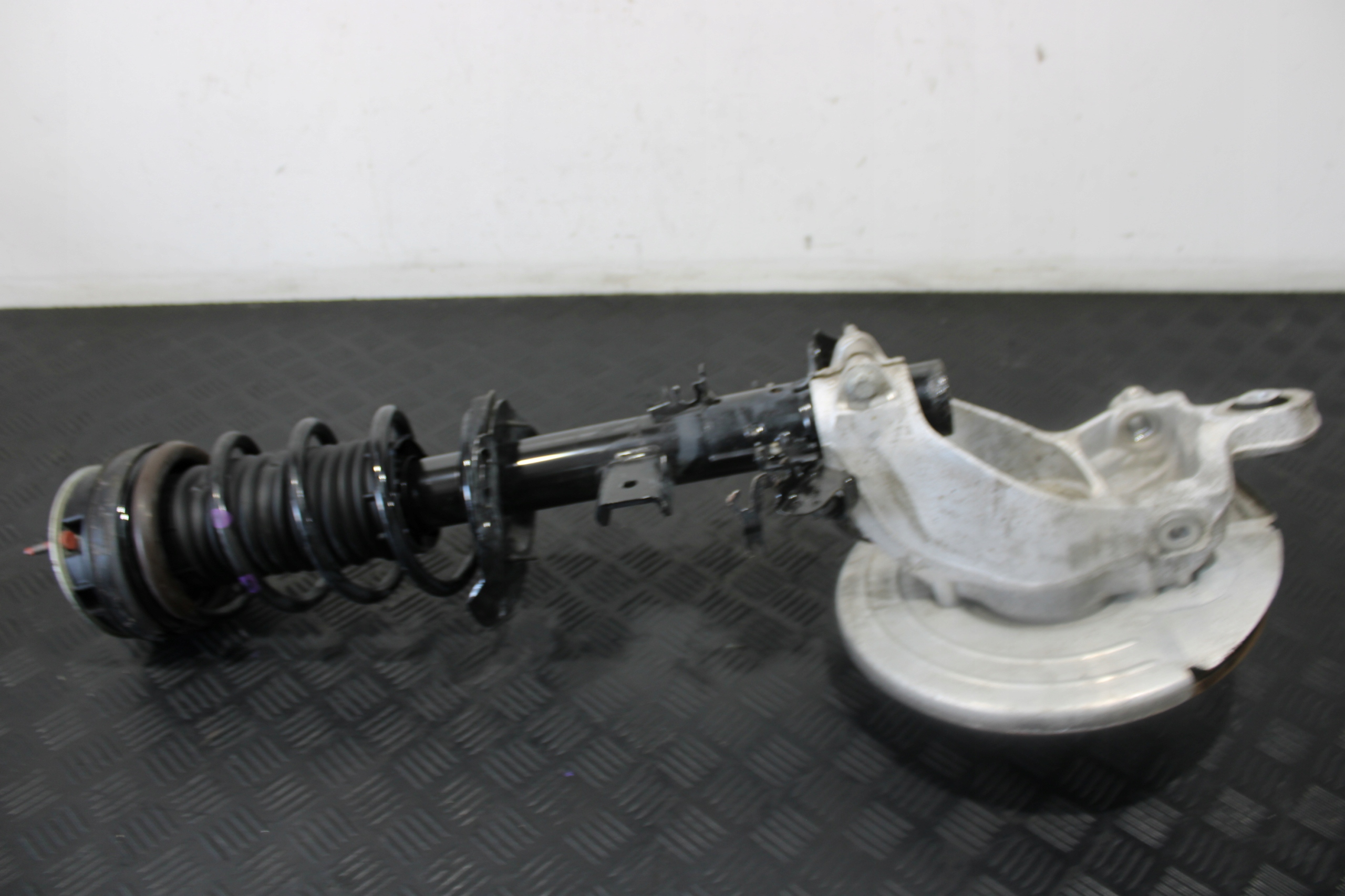 swing McPherson shock absorber right rear part EVOQUE LIFT L538