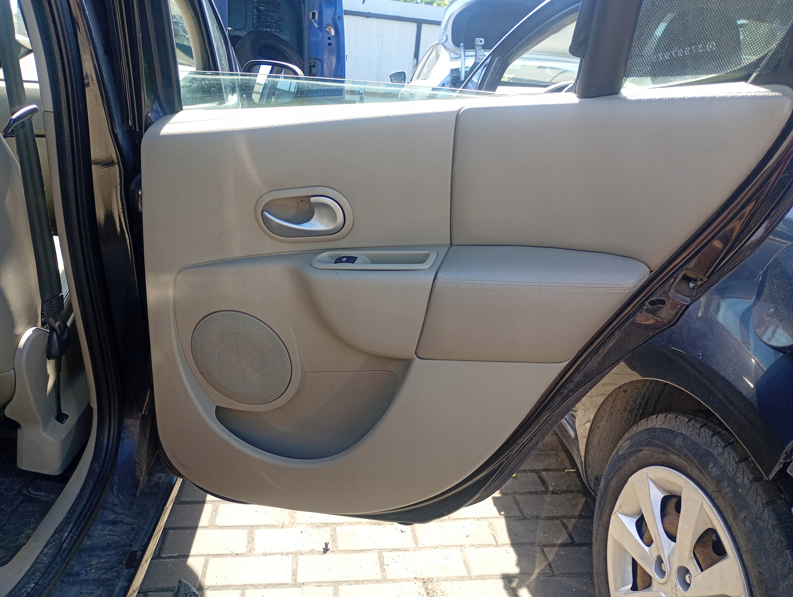 upholstery side right rear part Renault Modus 1 and 04-13