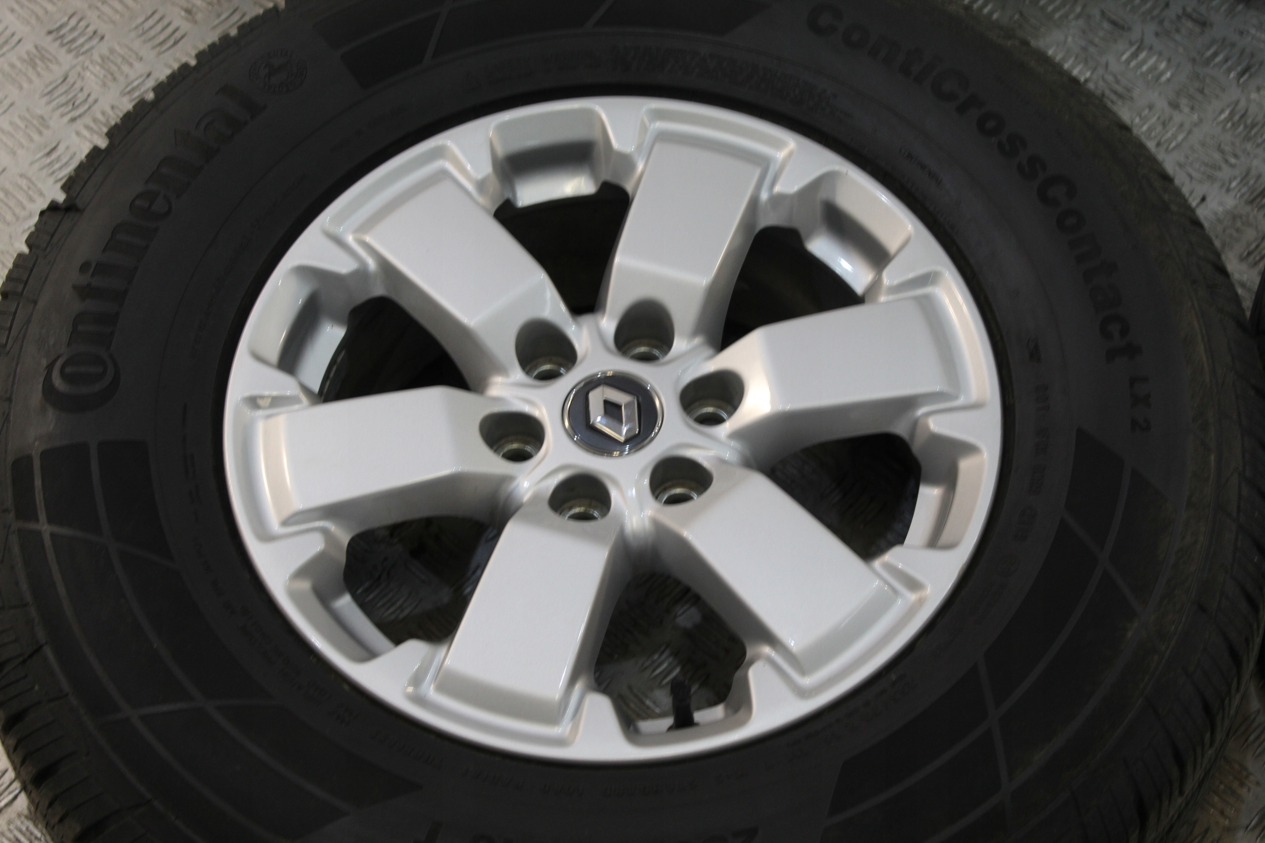 wheels tyres discs ALUFEGLI 255/70 R16 RENAULT ALASKAN
