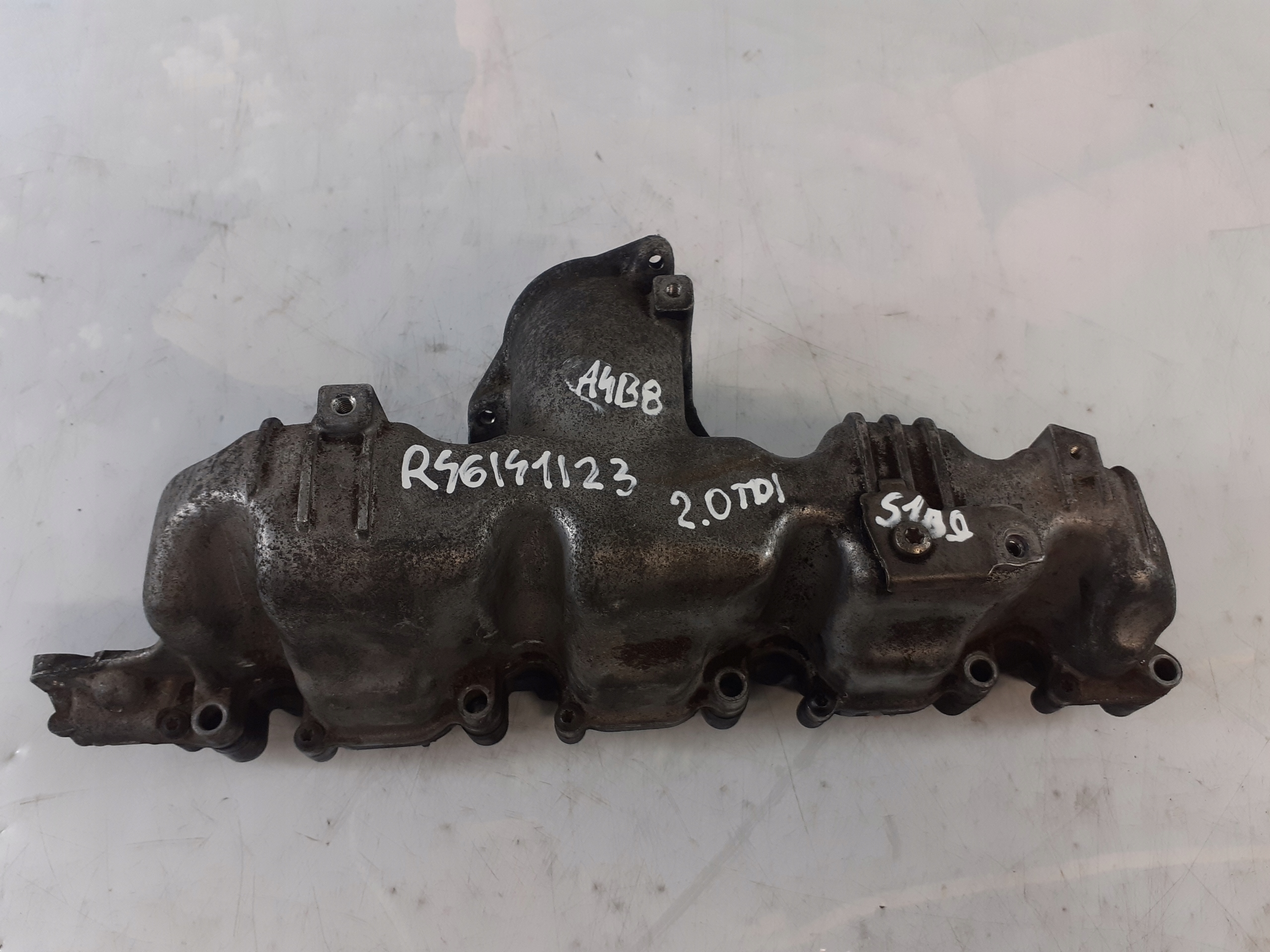 Audi A4 B8 intake manifold 2.0 TDI
