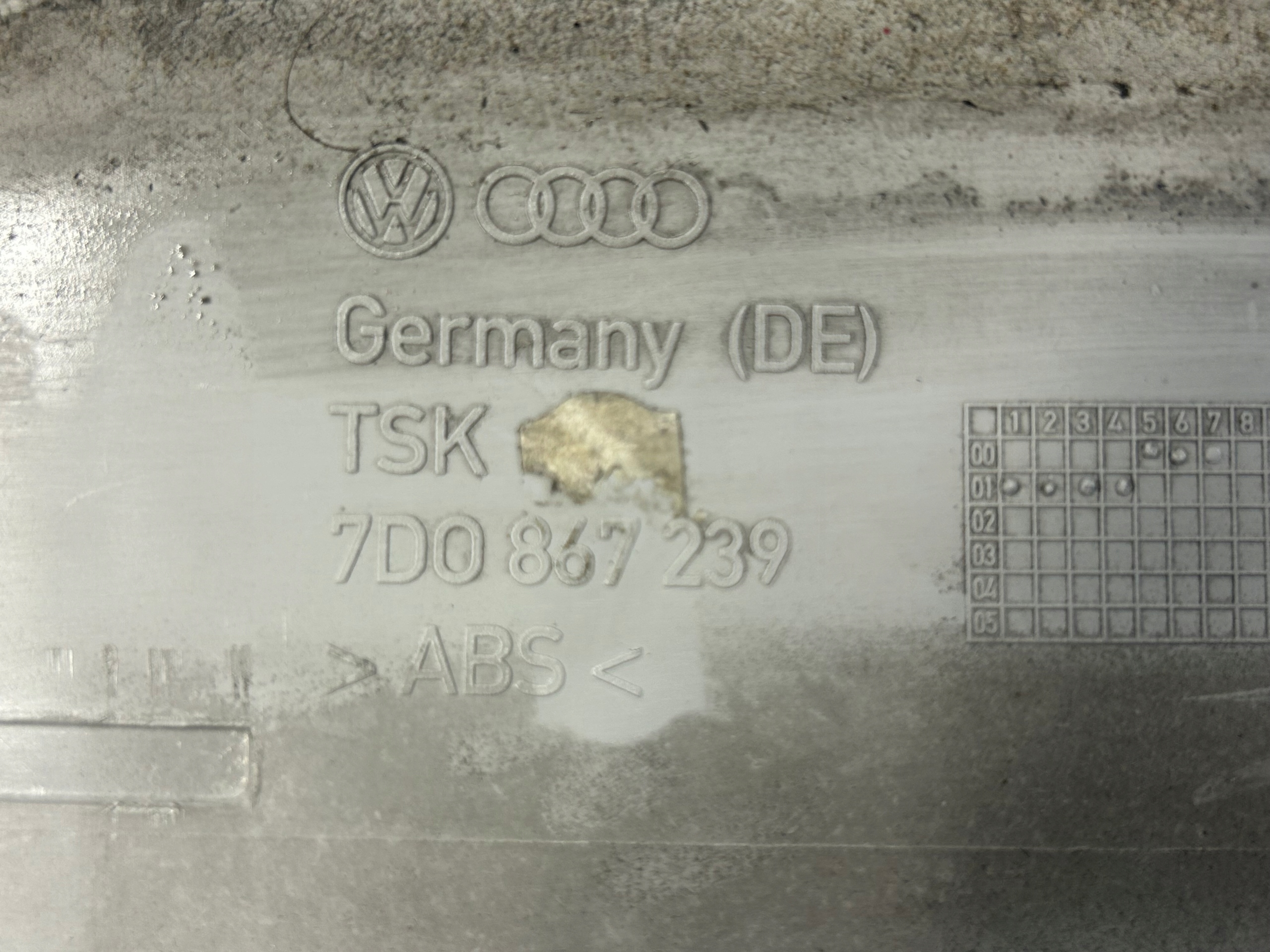 VW T4 CARAVELLE Blende Abdeckung Blende Abdeckung SLUPKA links 7D0867239