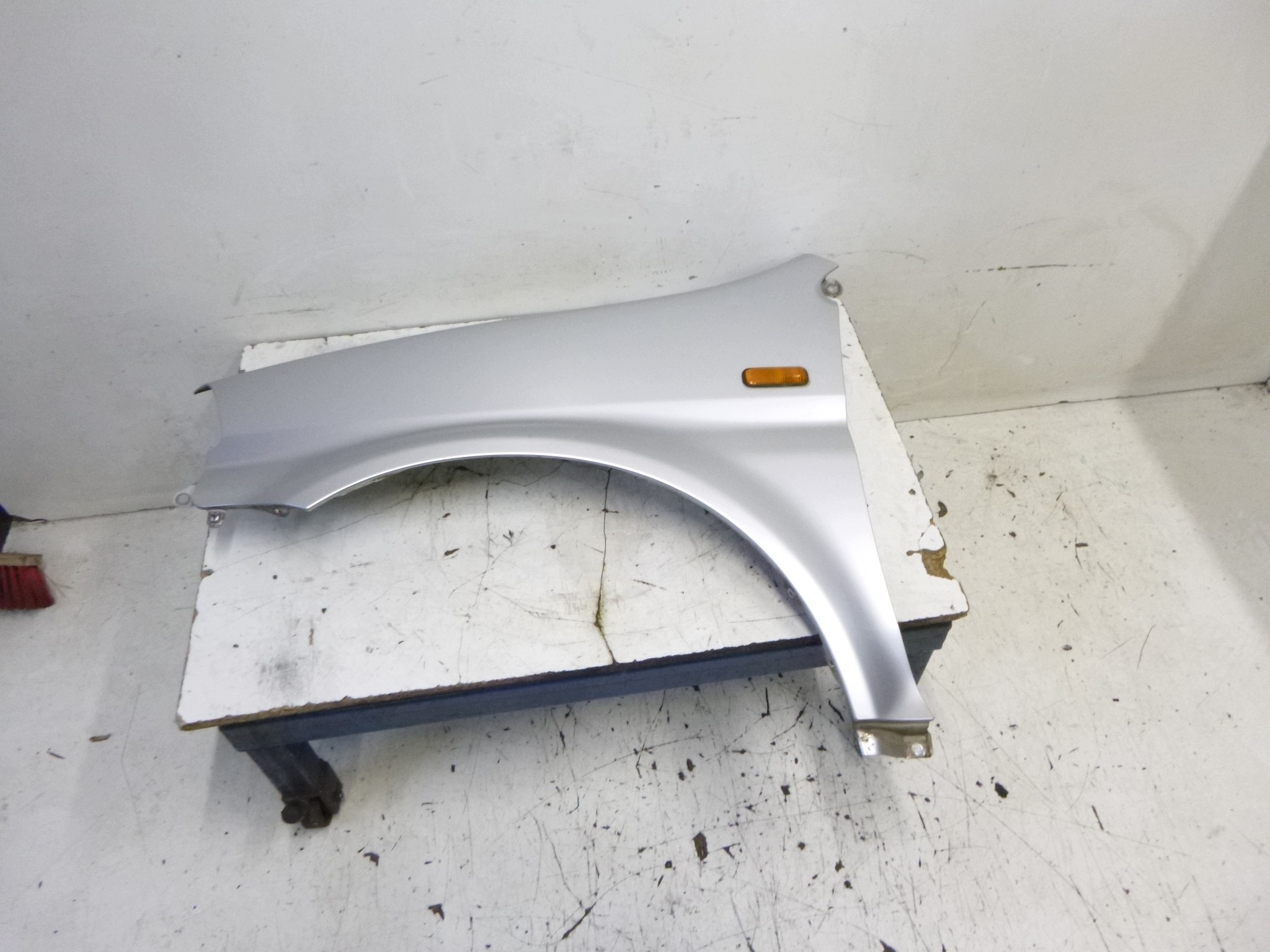 parafango Anteriore sinistra Honda HR-V HRV e 1999-2006 Srebrny