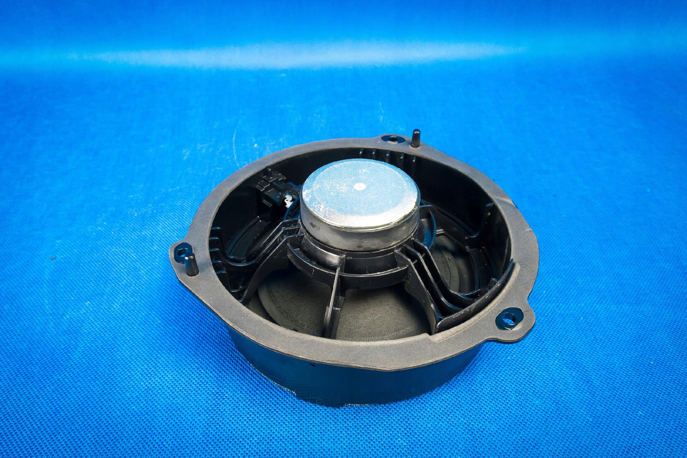 speaker niskotonowy rear part Audi A8 4N D5 8V4035411D