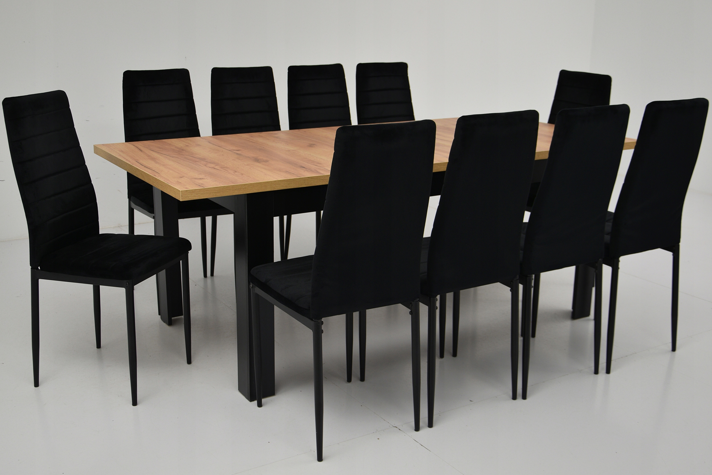 10 krzeseł TAPICEROWANYCH i stół rozkładany do 2m Kształt blatu prostokątny