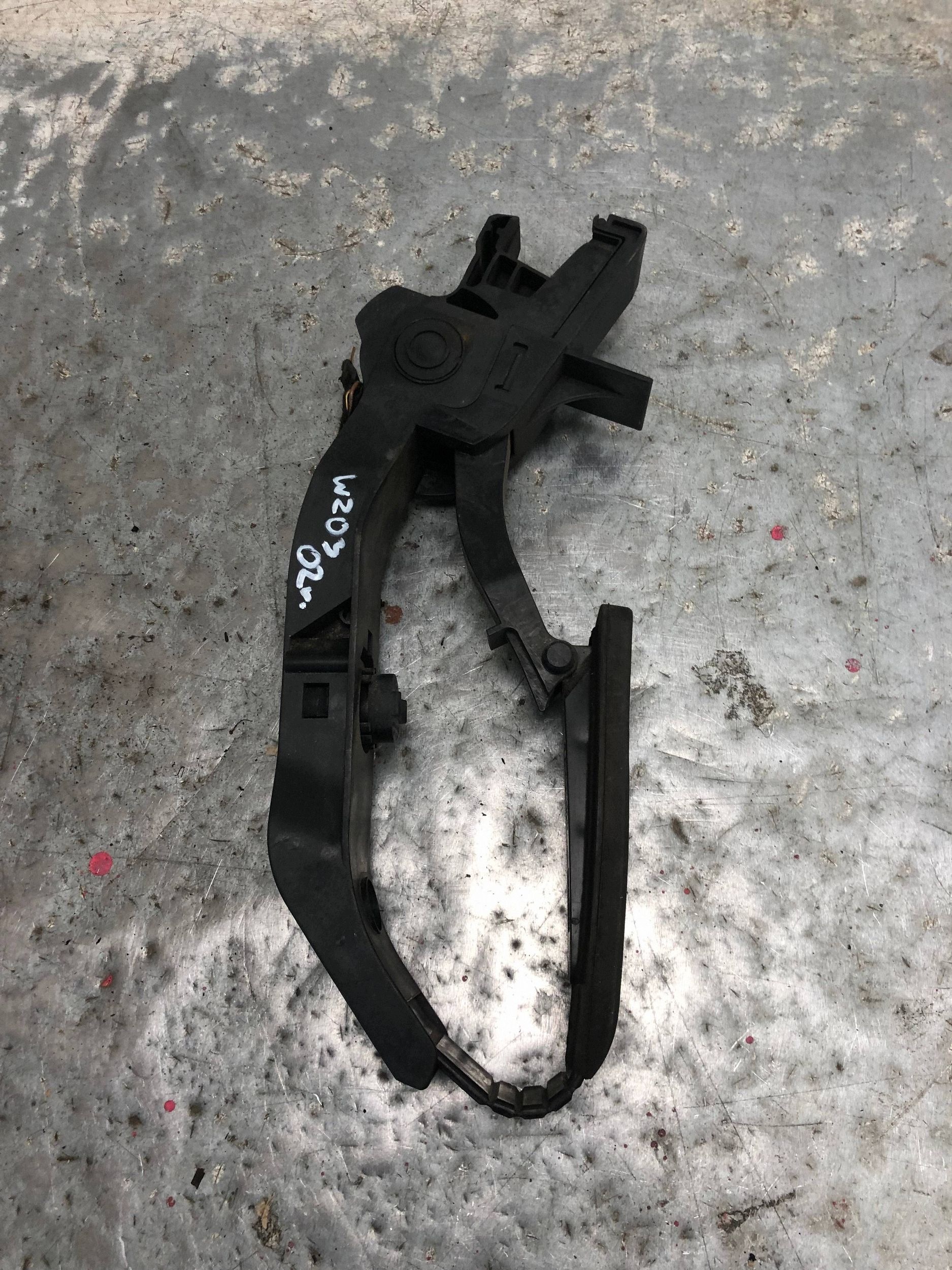 Gaspedal MERCEDES W203 A2033000104