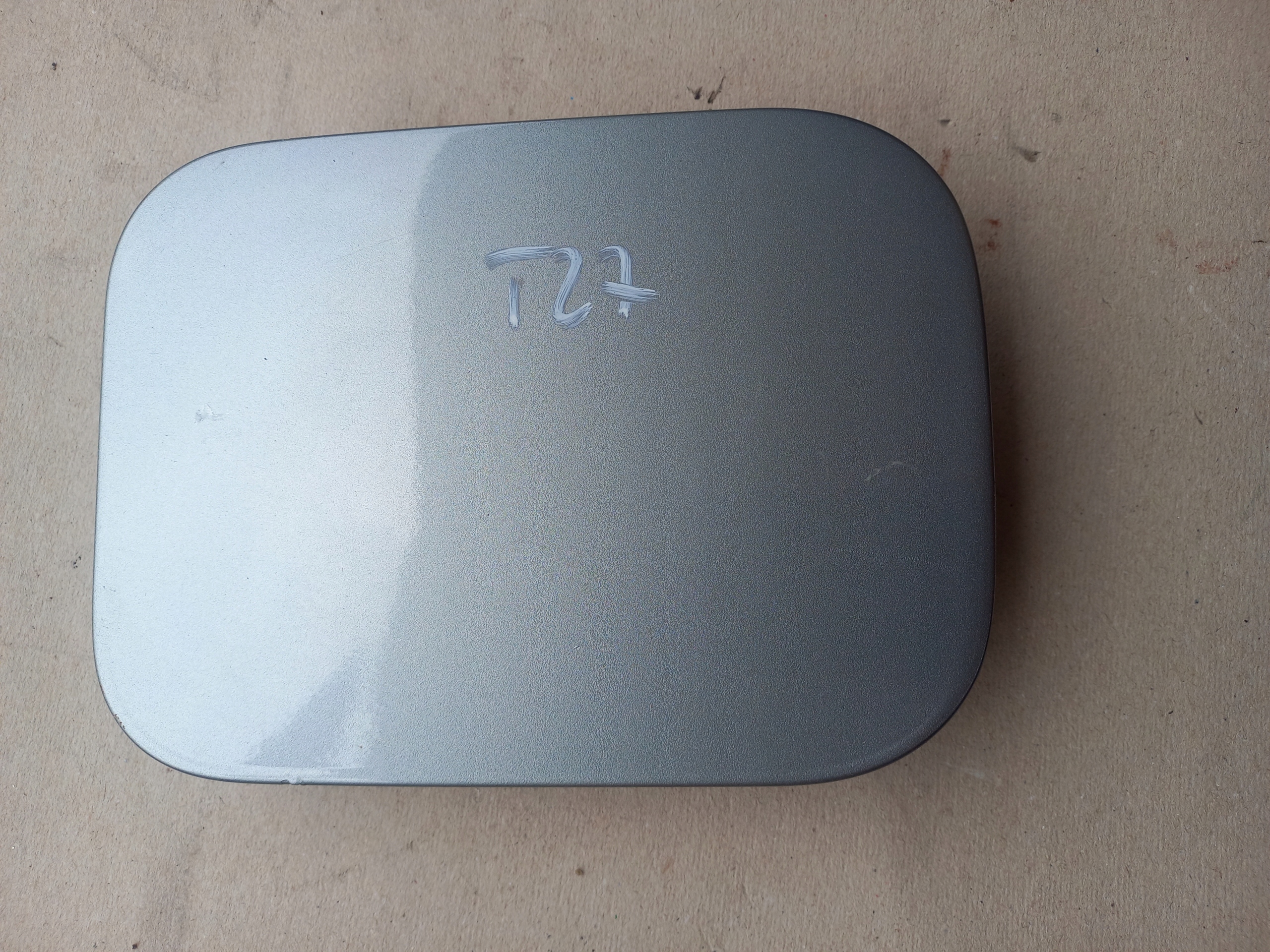 TOYOTA AVENSIS T27 09- KLAPKA WLEWU PALIWA 1G6