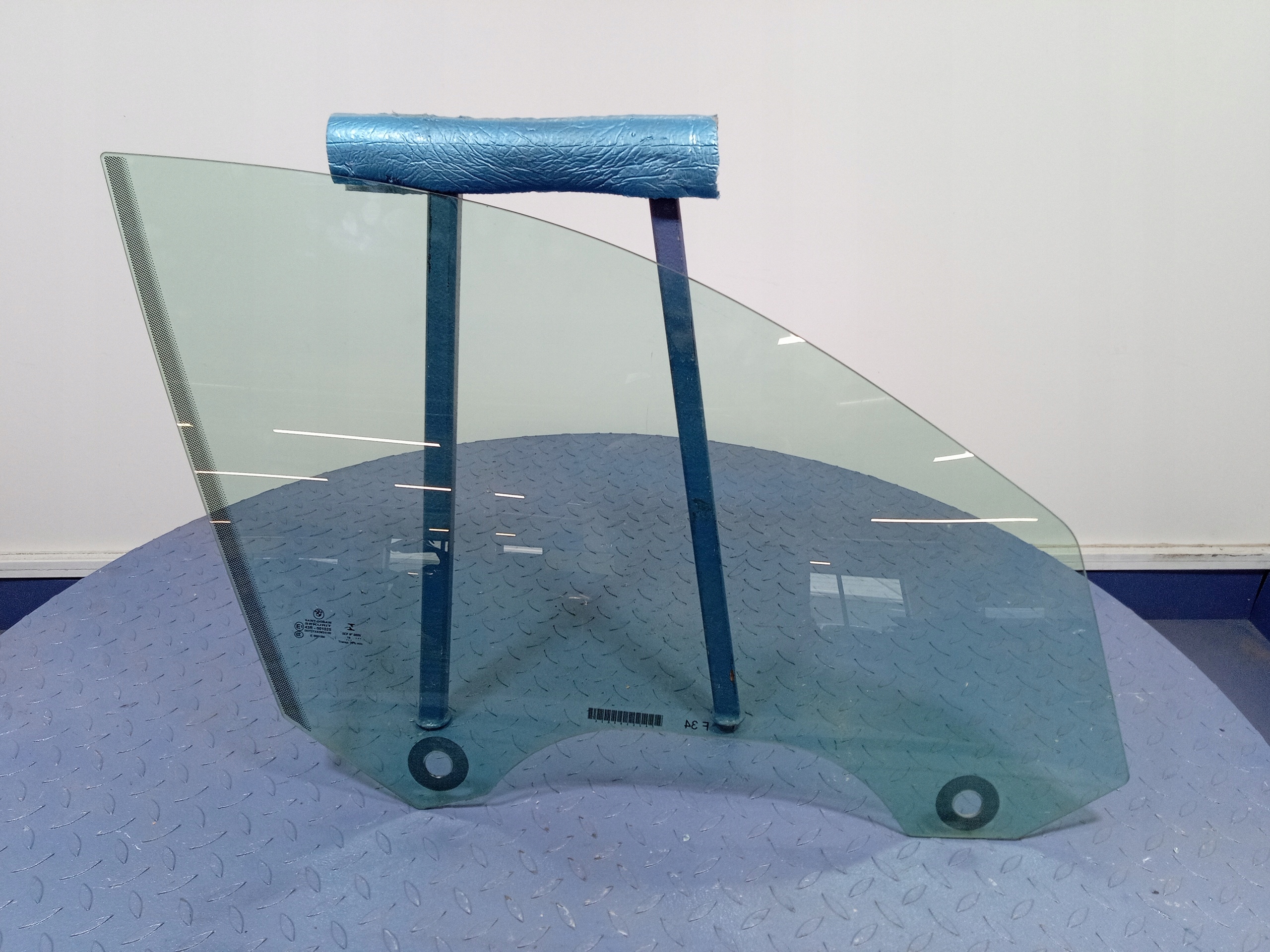 BMW 3 GT F34 стекло передней правой двери