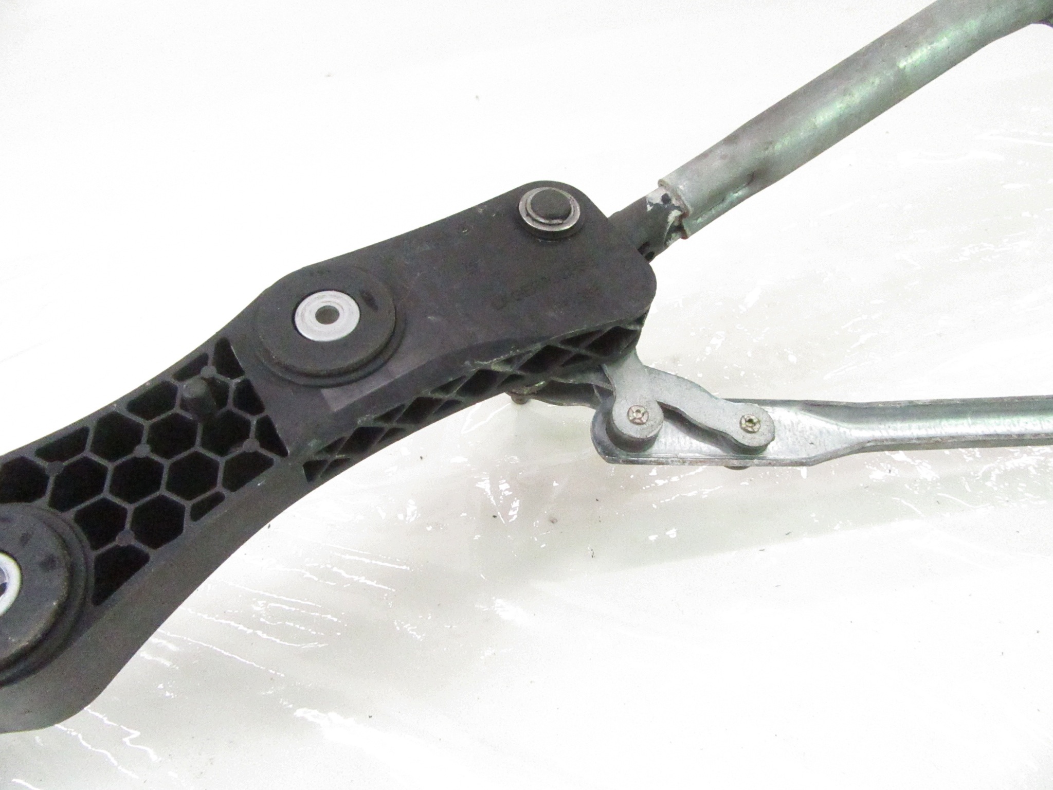 mechanismus stěračů předek BMW e60 e61 e63 e64 EUROPA