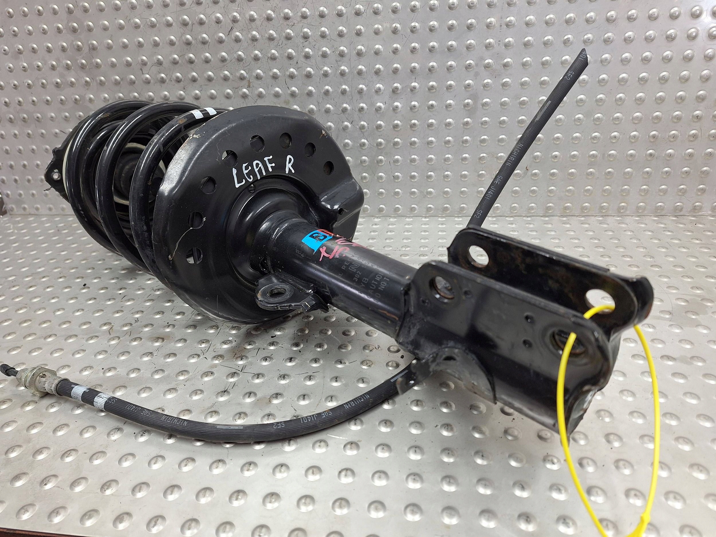 shock absorber right front NISSAN LEAF II ZE1 17-25 54302-5SJ1A