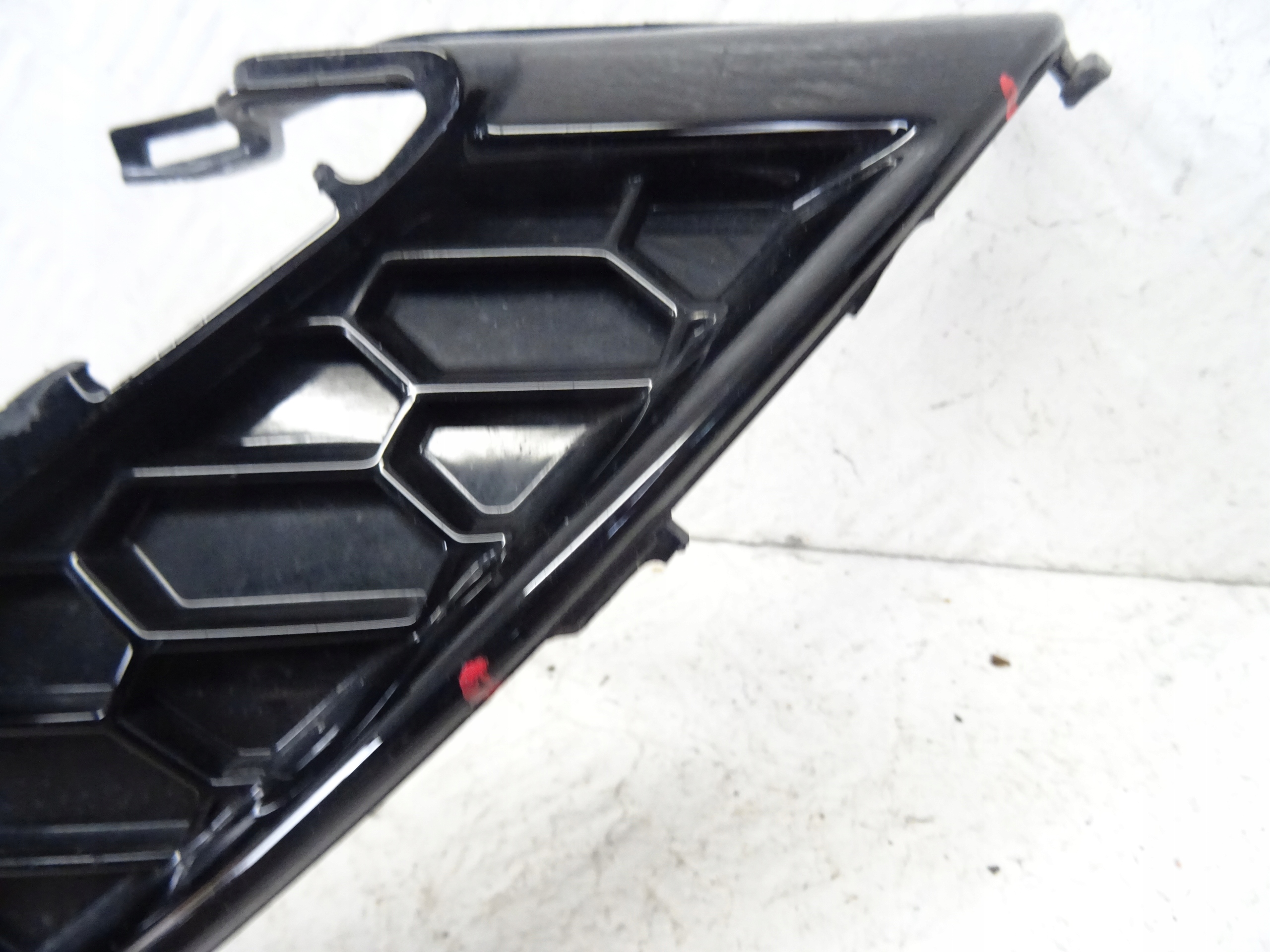 grid of a bumper central front front FORD FOCUS MK3 ST F1EJ-17K945-A1