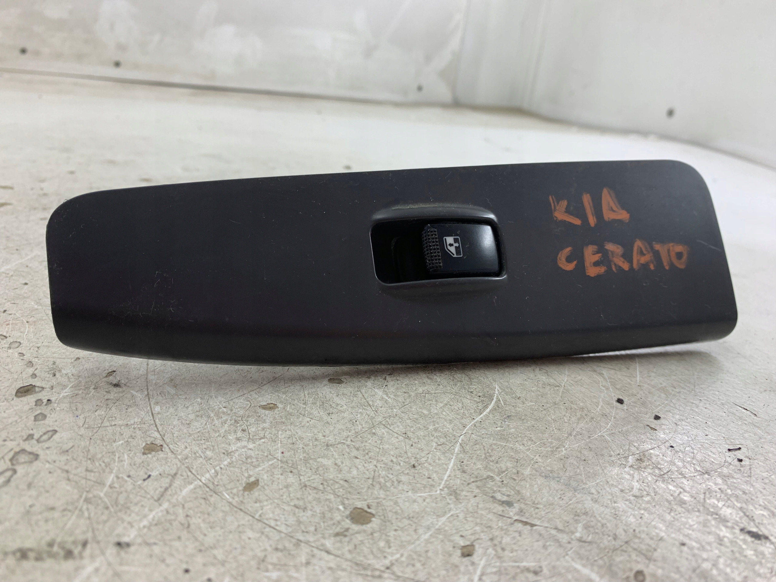 KIA CERATO a PANEL okna pravý předek 93575-2F000