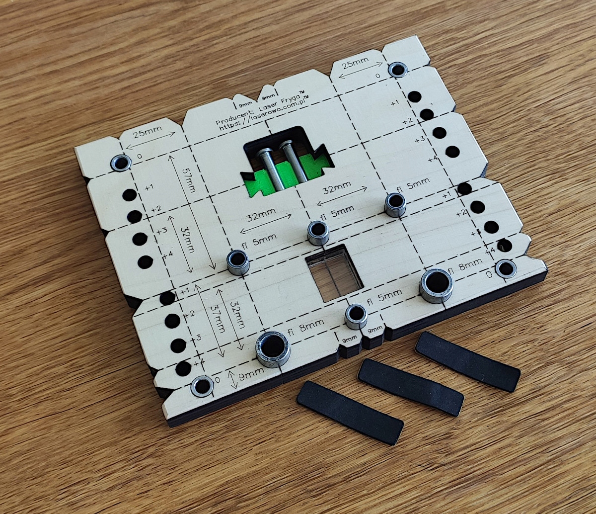 Deska pro vrtání otvorů na plochých plochách