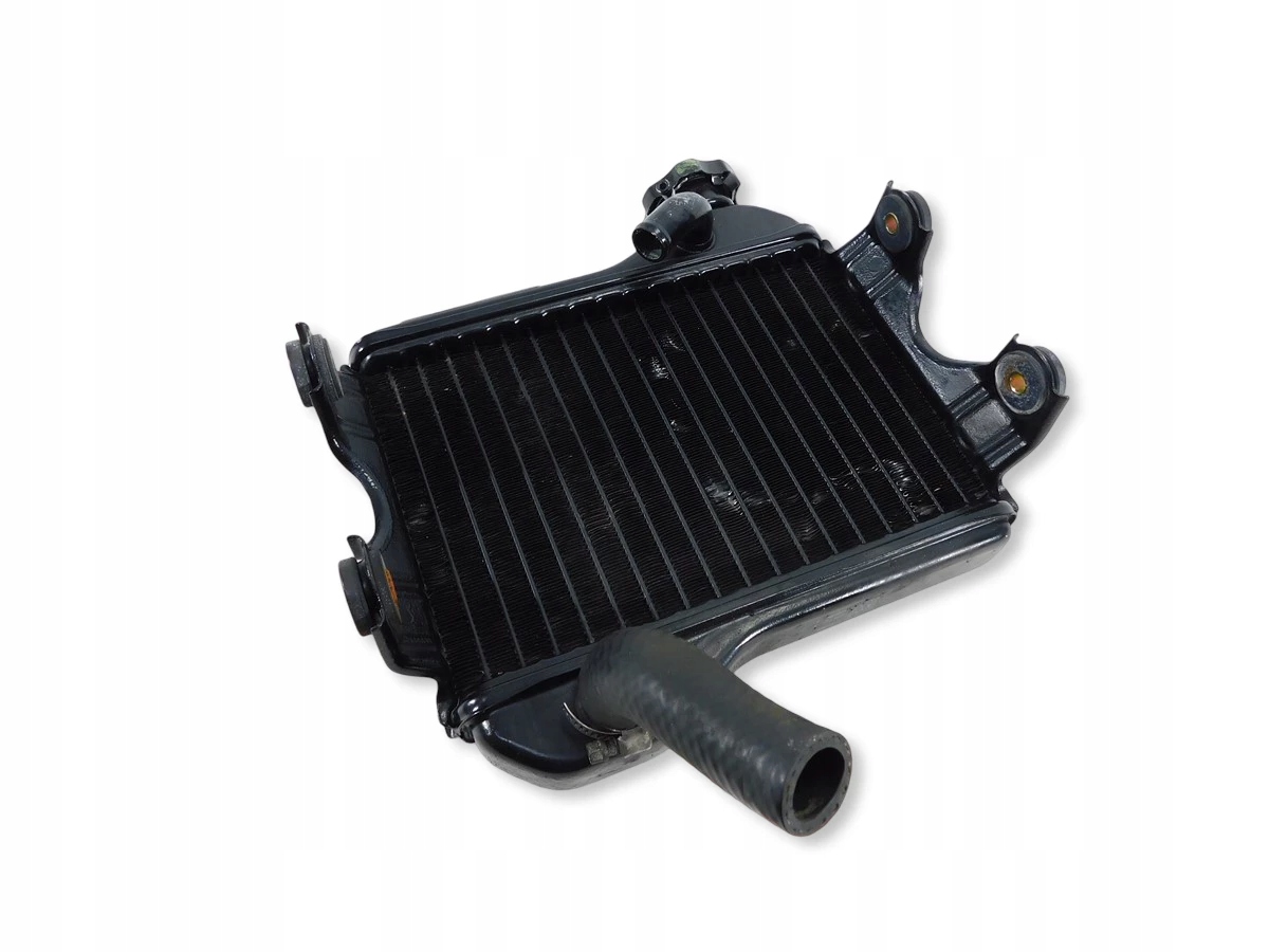 Predný Chladič Vody Suzuki Rg 80 85-96 422190-2000