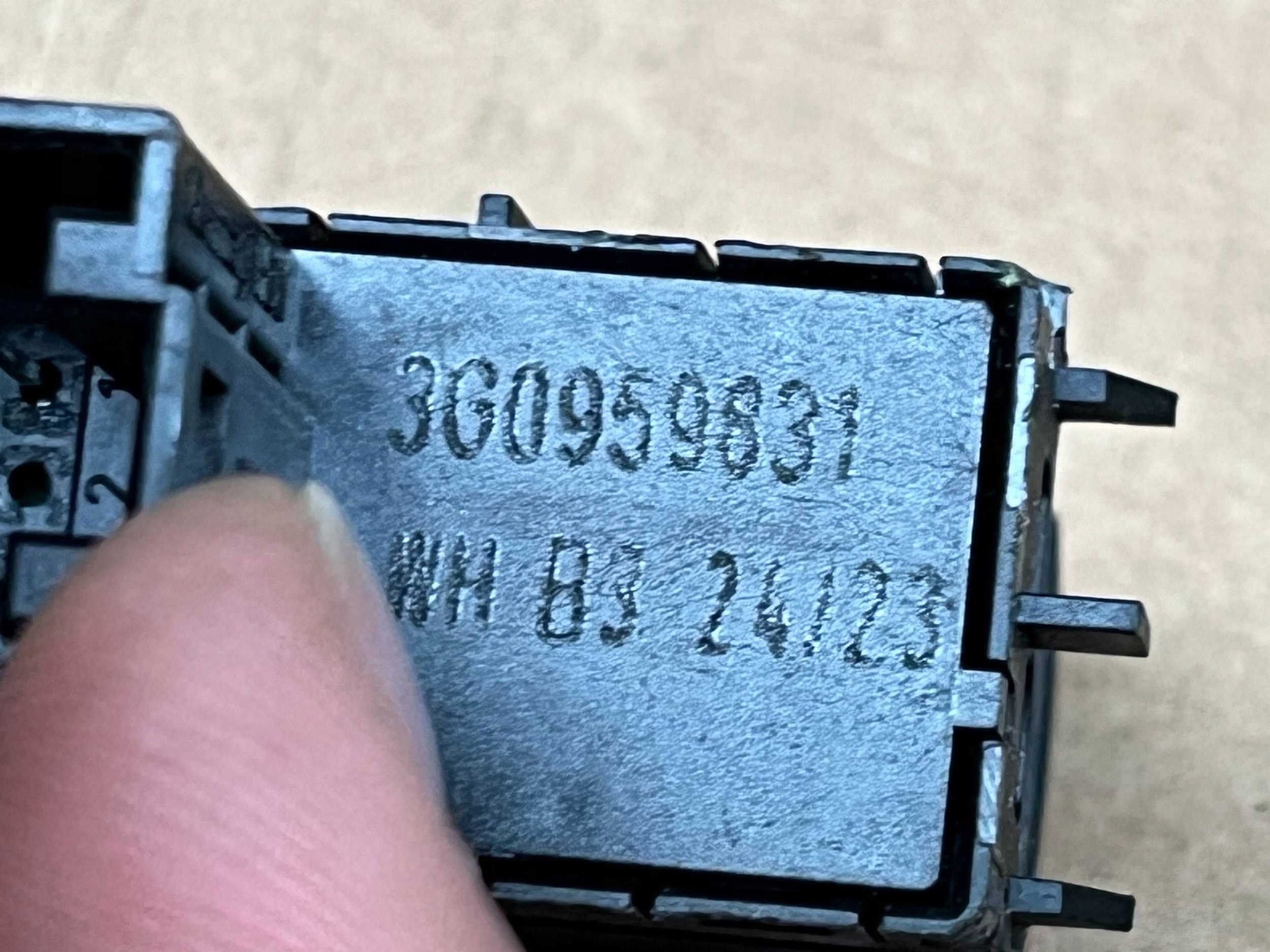 button switch bonnet boot VW PASSAT B8 3G0959831 !J
