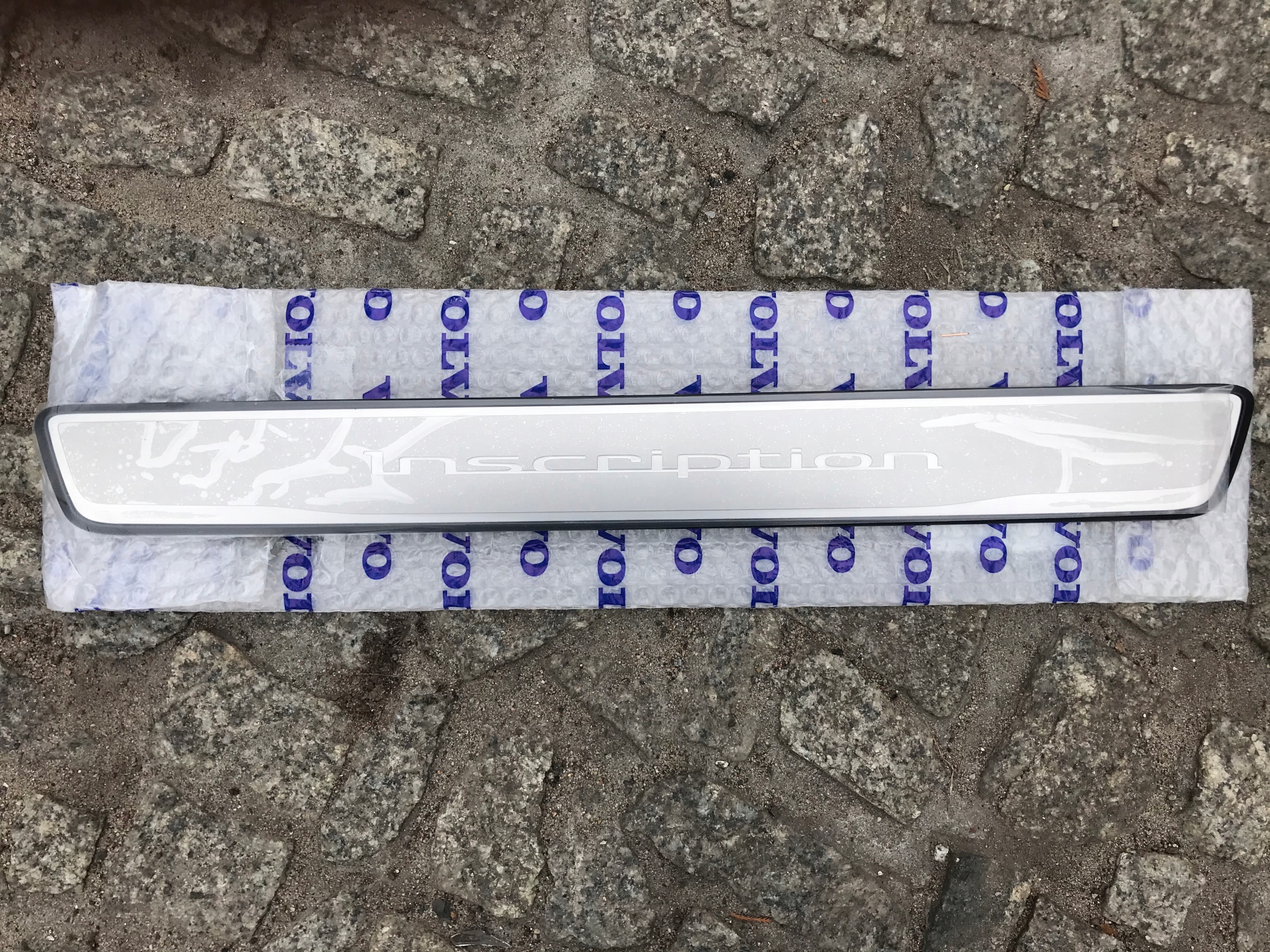 VOLVO XC60 LISTWA PROGOWA PRAWY PRZÓD INSCRIPTION