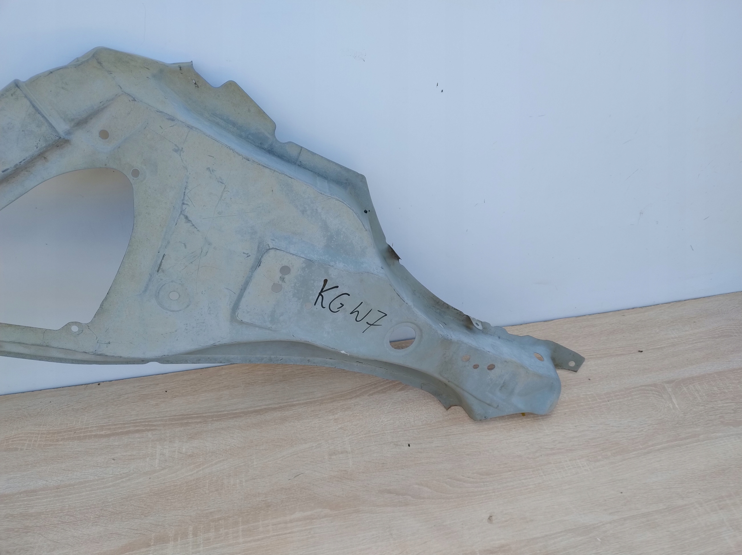 TOYOTA AURIS 2006-2012 ROK right pillar front side quarter KGW7