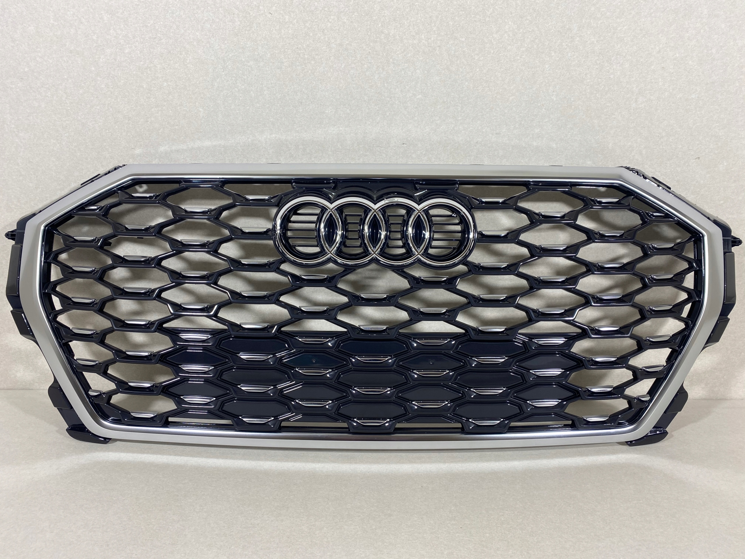 AUDI Q3 83F S-LINE ATRAPA GRILL PRZÓD CHROM NOWY