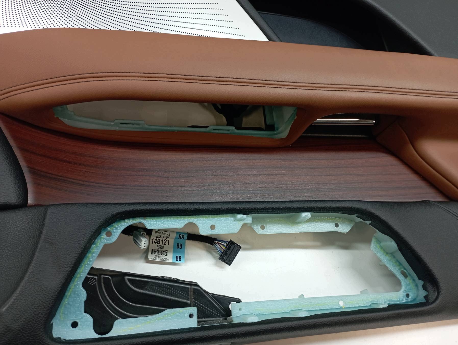 upholstery side left front LL7B-7823943-PG3JR5 Lincoln Navigator IV
