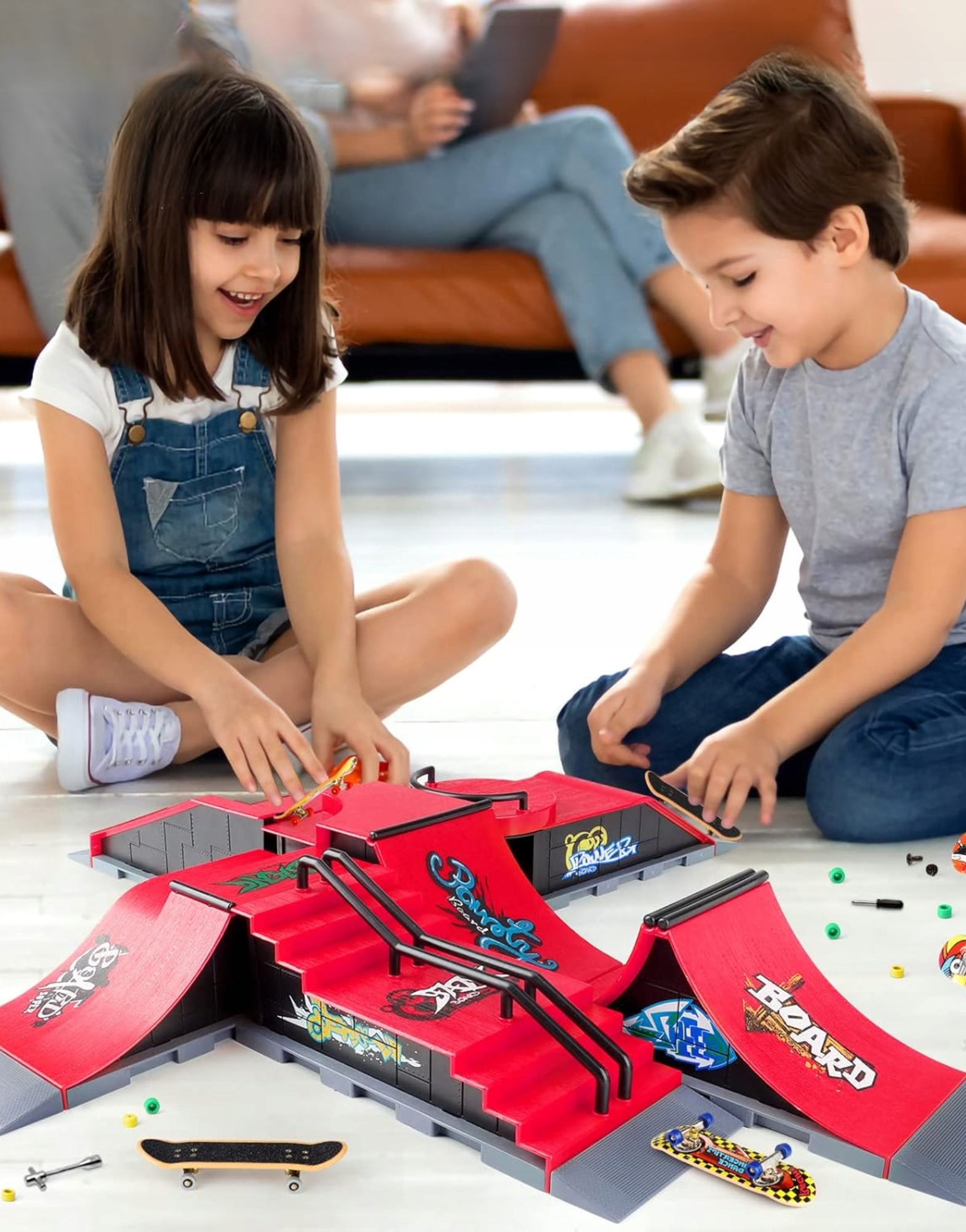 Zestaw fingerboard RegMag – 6 deskorolek i 6 łączonych ramp – 6 gotowych do jazdy deskorolek