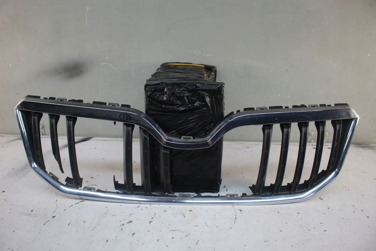 решетка радиатора SKODA YETI рестайлинг