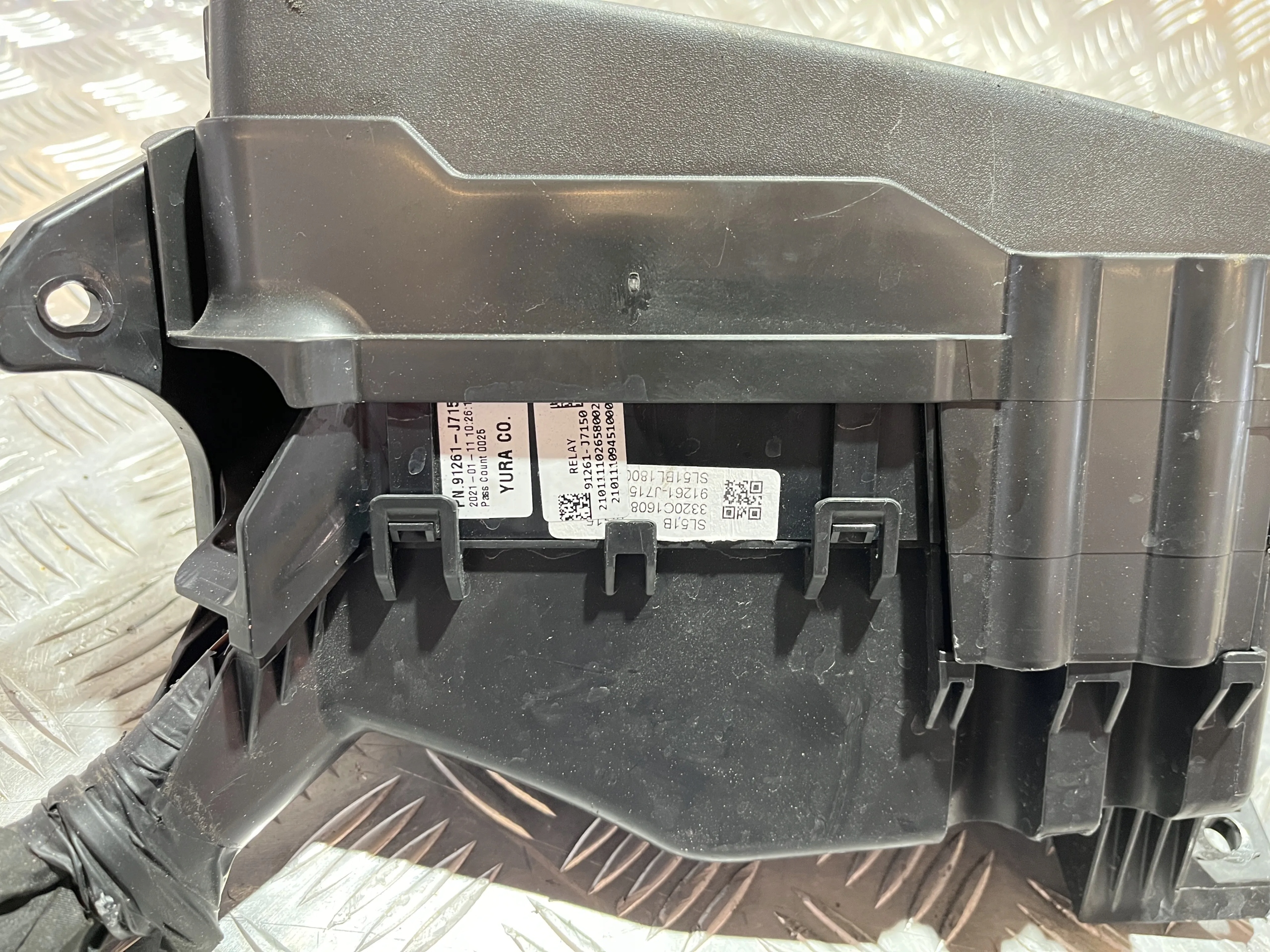 корпус блока предохранителей kia XCEED 19-