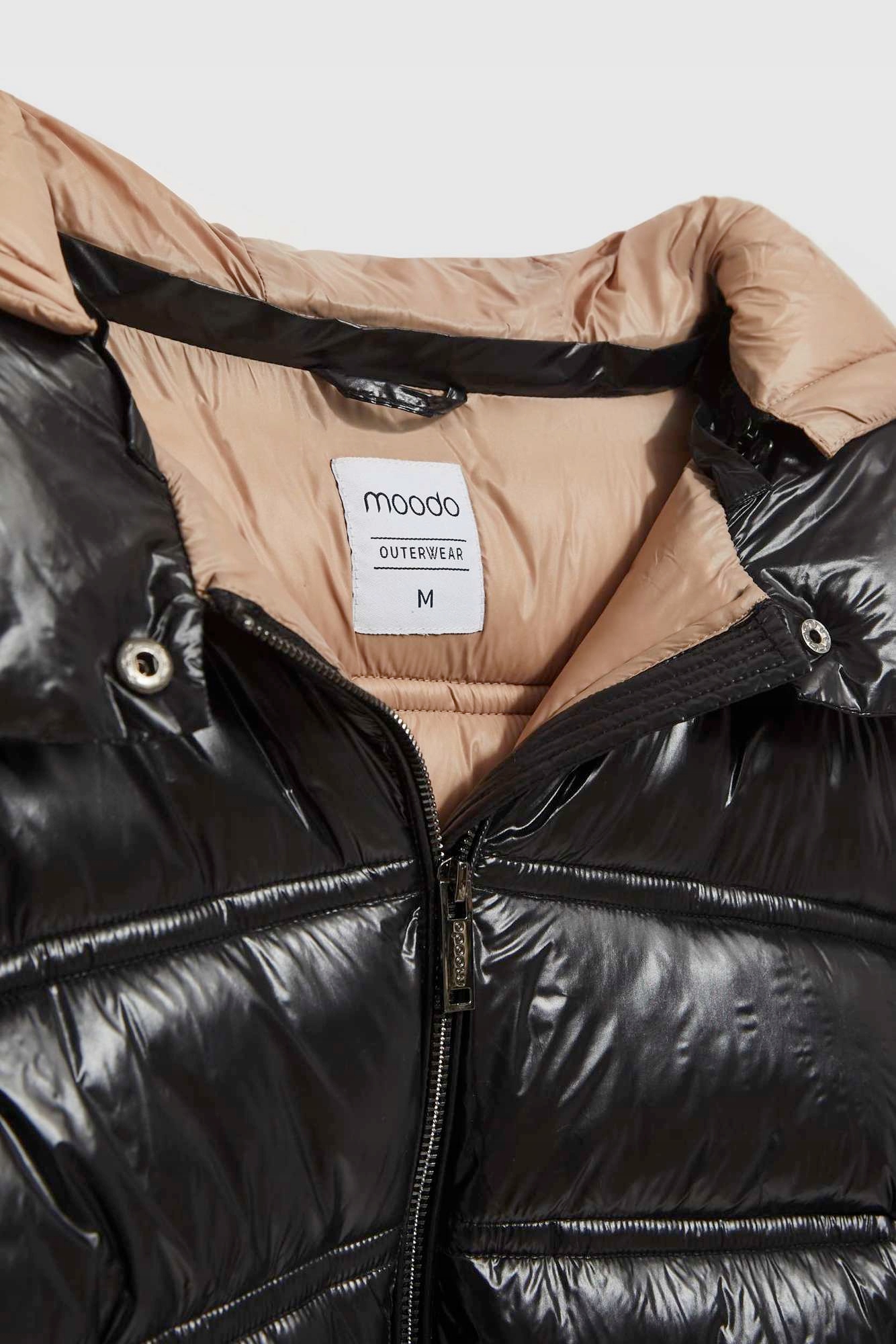 Krótka pikowana kurtka z kapturem XXL od MOODO Rękaw długi rękaw