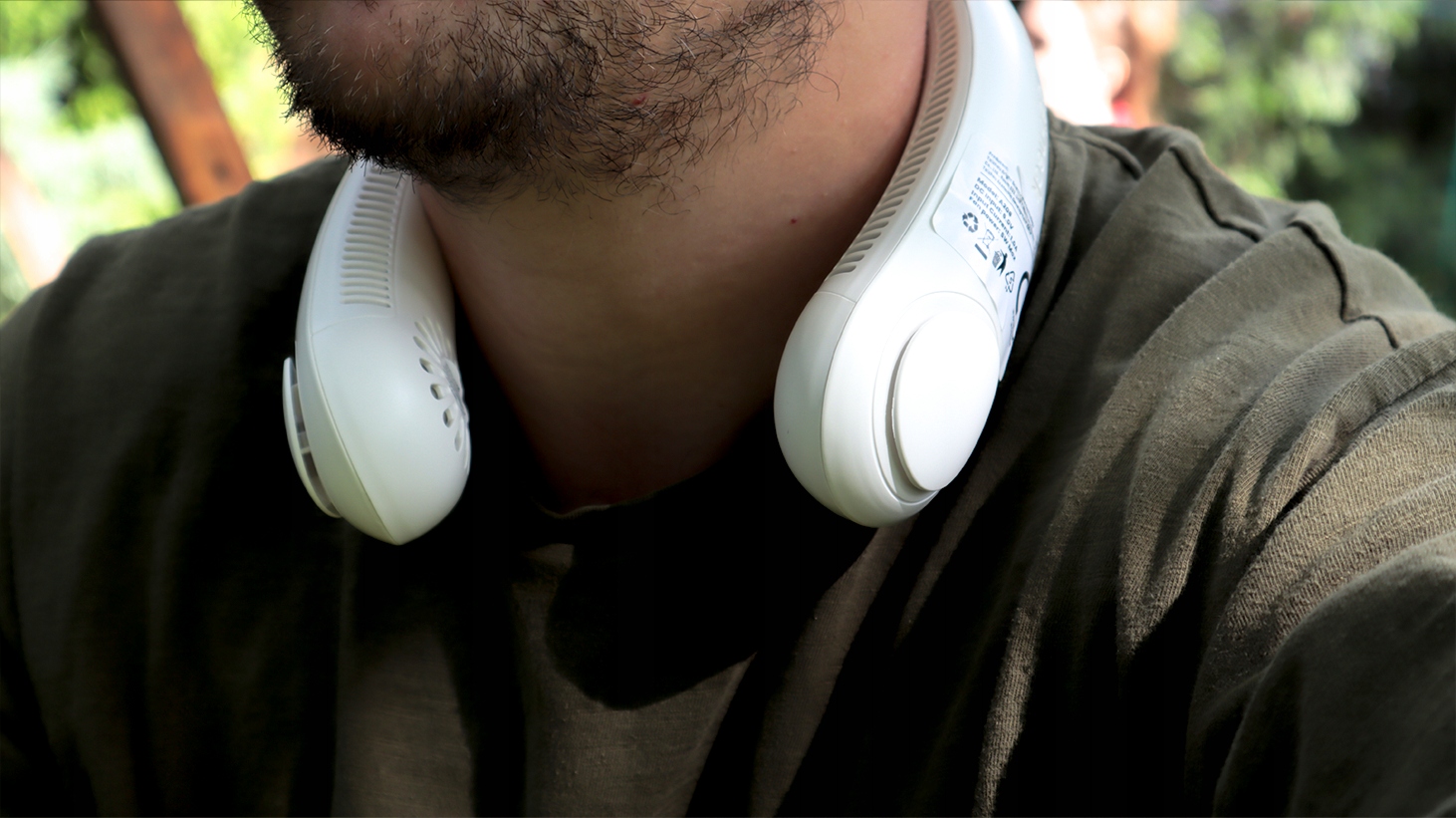 WENTYLATOR WIATRAK NA SZYJĘ PRZENOŚNY KLIMATYZATOR BEZPRZEWODOWY AKUMULATOR Szerokość produktu 21 cm