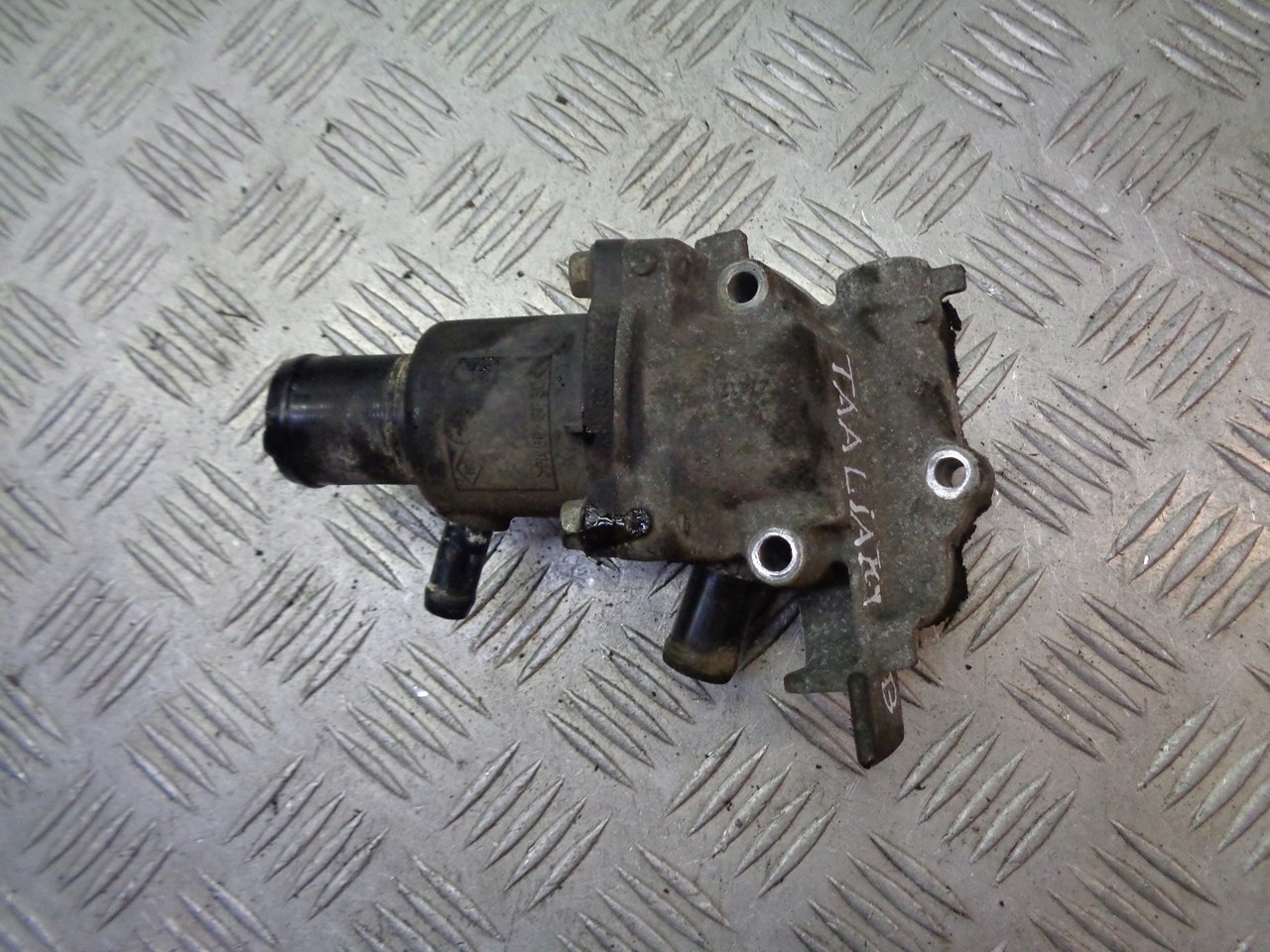 Renault OE 8200155515 króciec obudowa termostatu