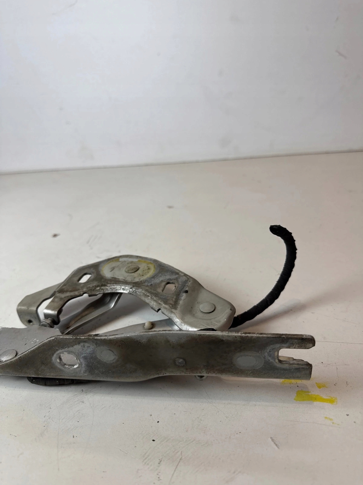 hinge bonnets front front right Audi A1 8X