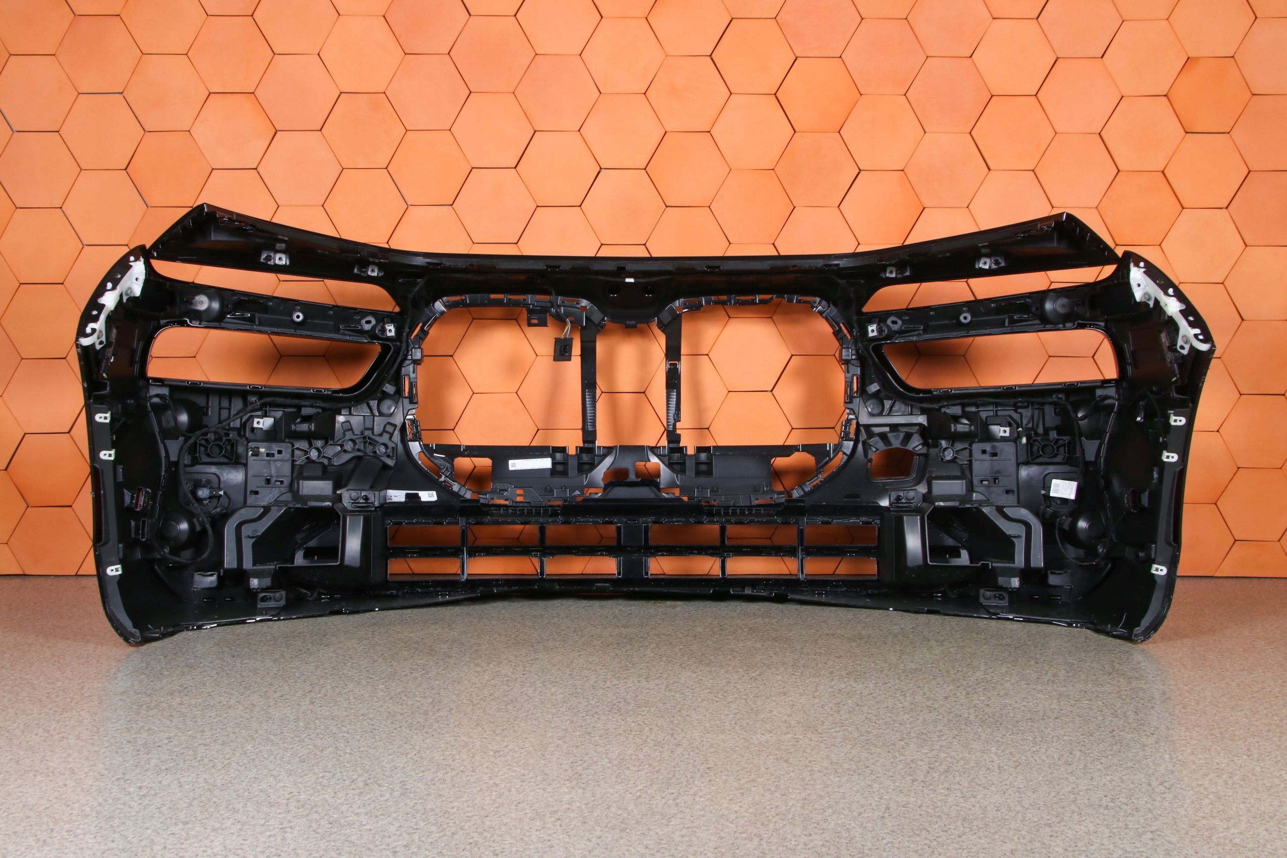 BMW 7 G70 i7 bumper front front colour 475