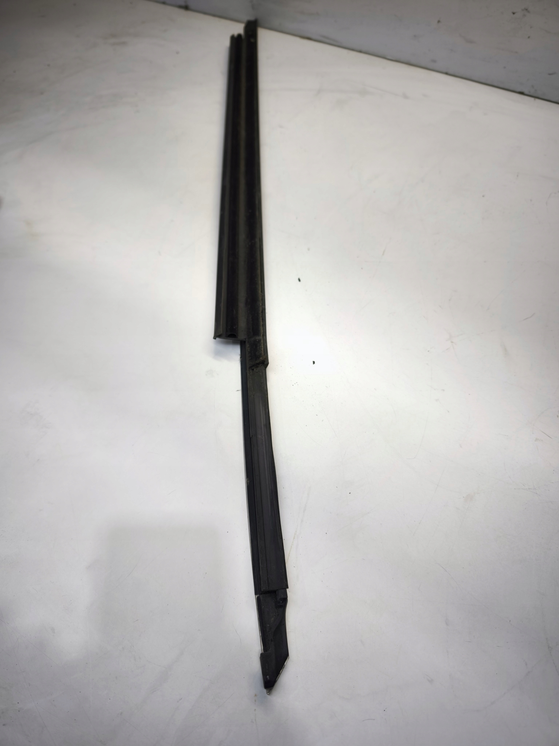 moulding dust SZYBE door left front CHROM AUDI A5 8T 8T8853283F 2ZZ