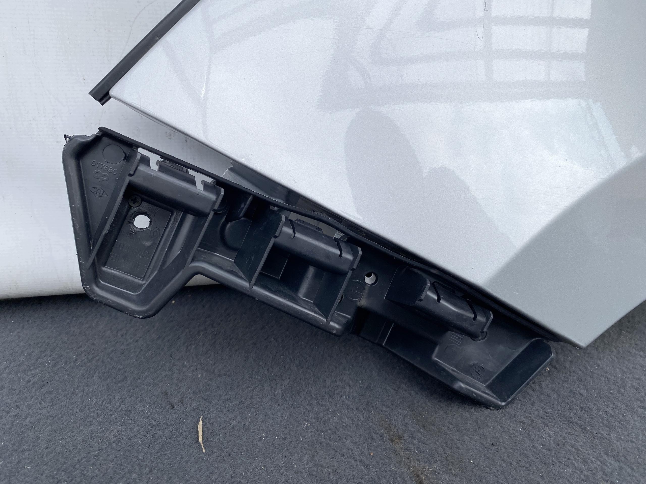RENAULT MASTER 3 10- fender front front left SREBRNY METALIK 631010504R