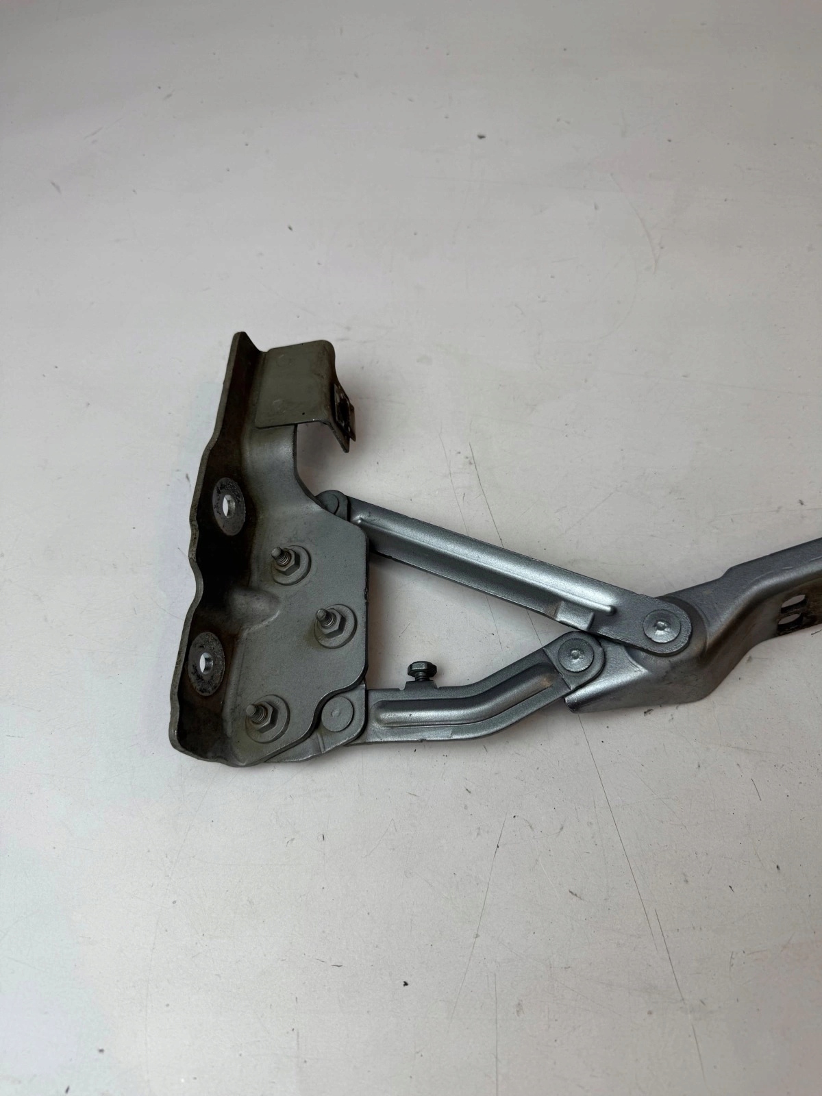 hinge bonnets front front left Opel Astra IV J